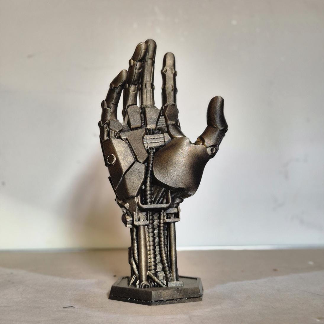Android Robotic Hand Controller Holder - Futuristic Gaming Accessory