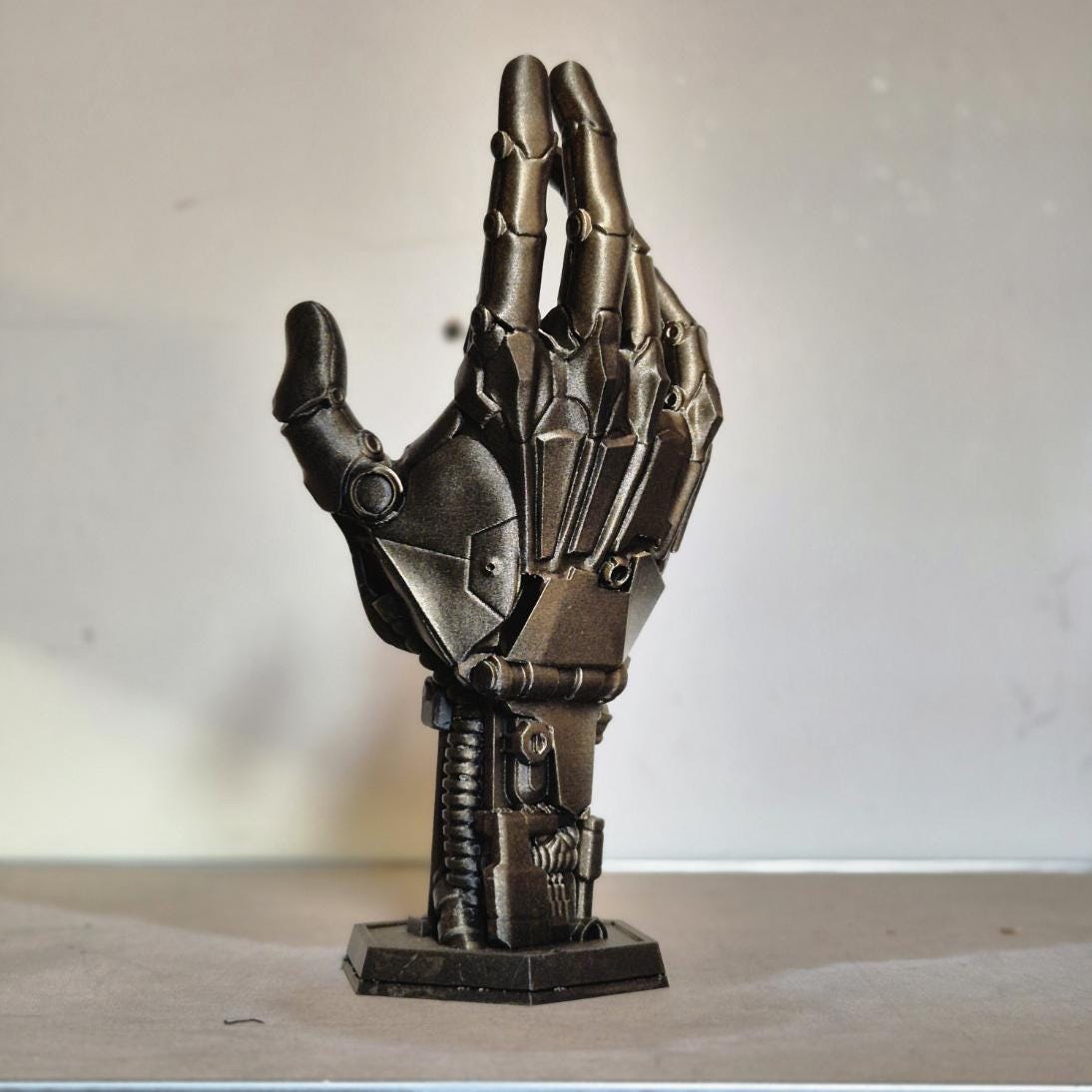 Android Robotic Hand Controller Holder - Futuristic Gaming Accessory