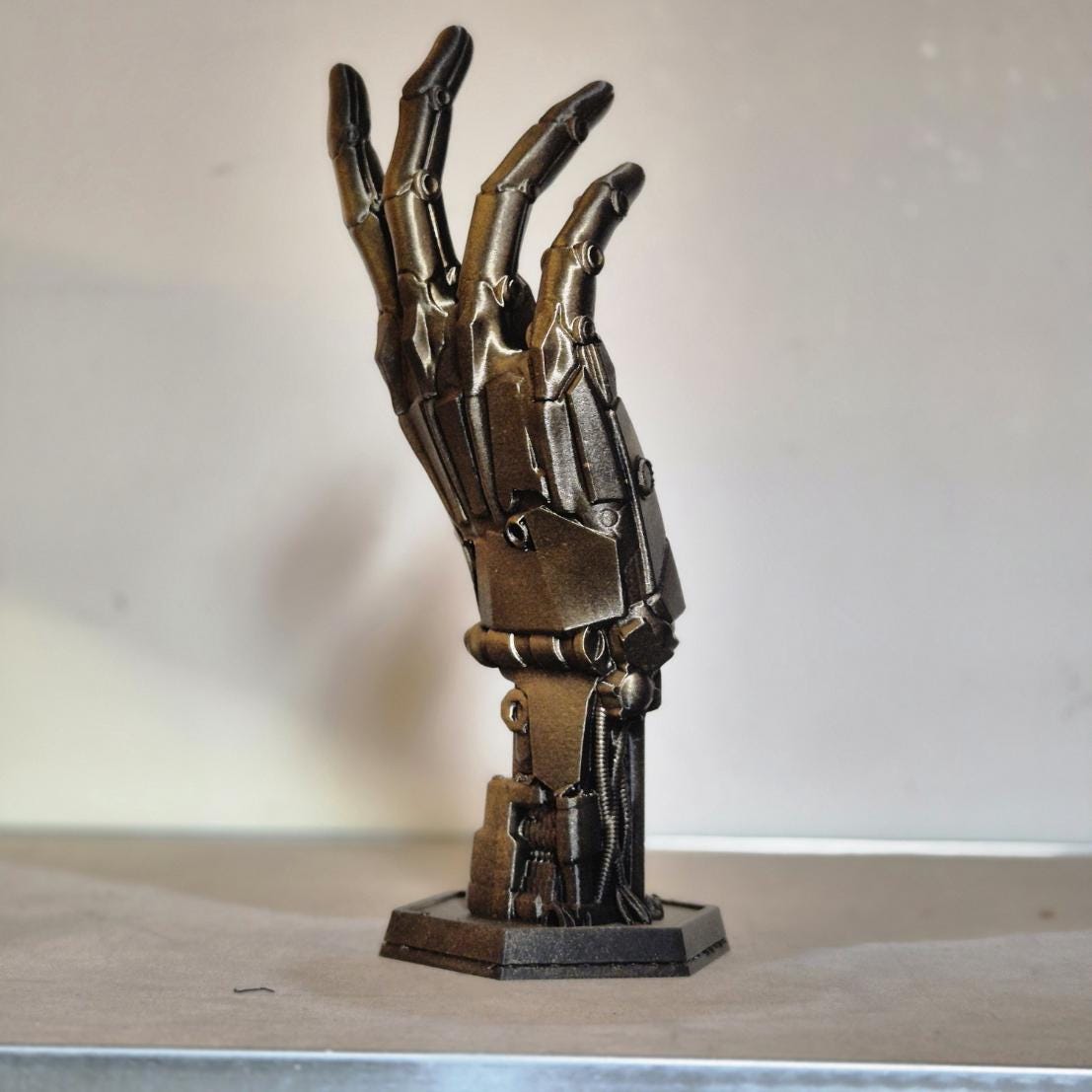 Android Robotic Hand Controller Holder - Futuristic Gaming Accessory