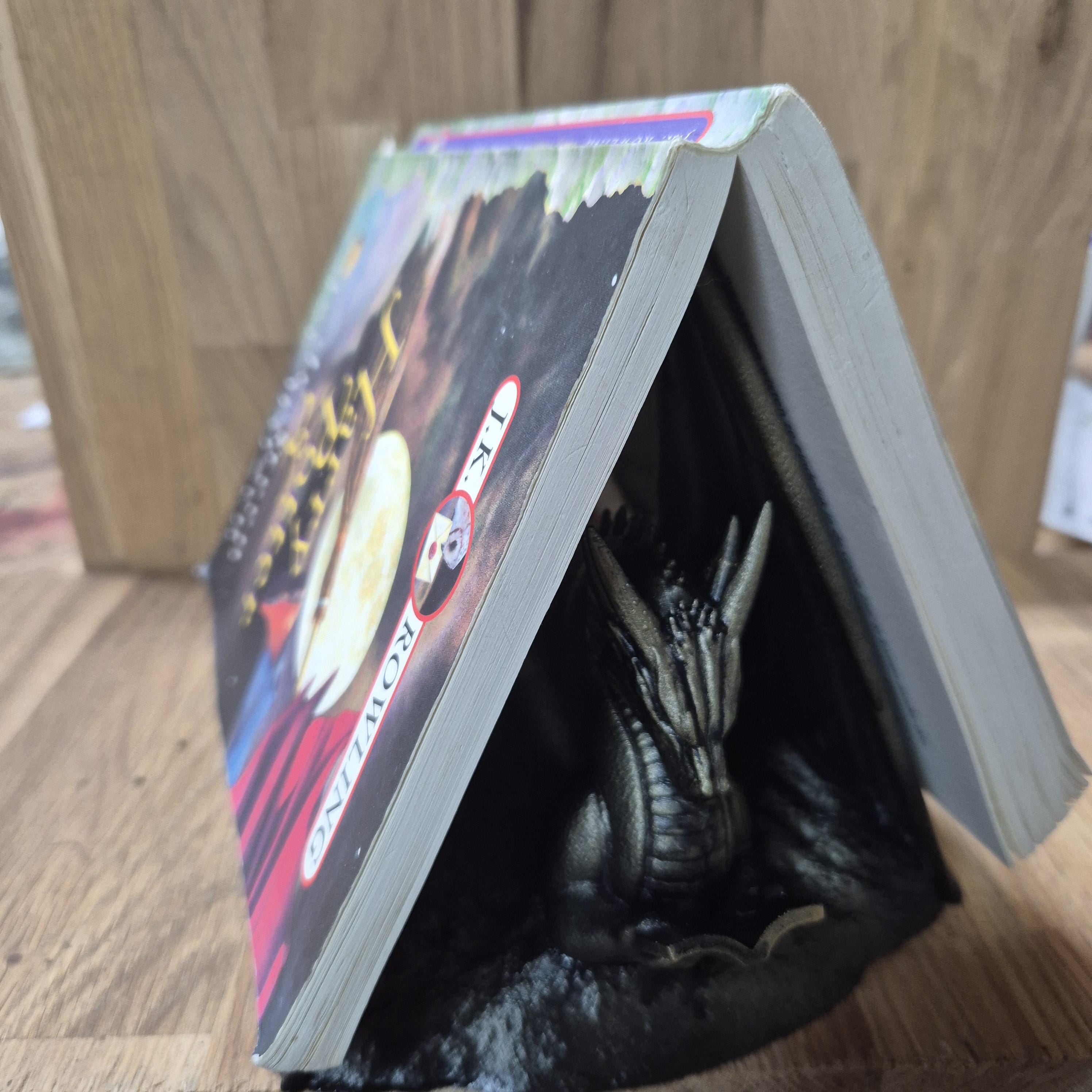 Book holder dragon - fantasy bookshelf decor onyxstorm forthwing lover gift