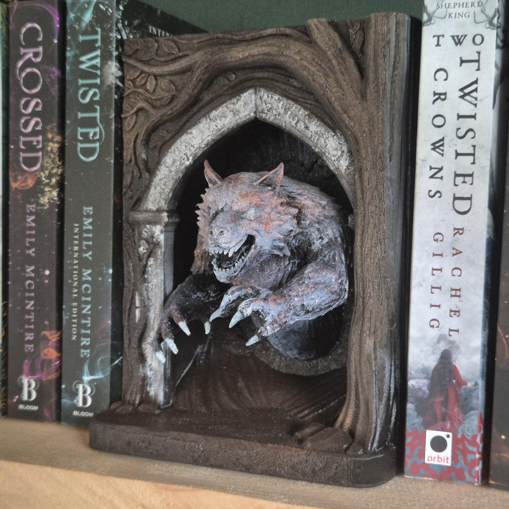 Werewolf Book Nook - 3D Printed Fantasy Decor for Your Bookshelf bookend wolf