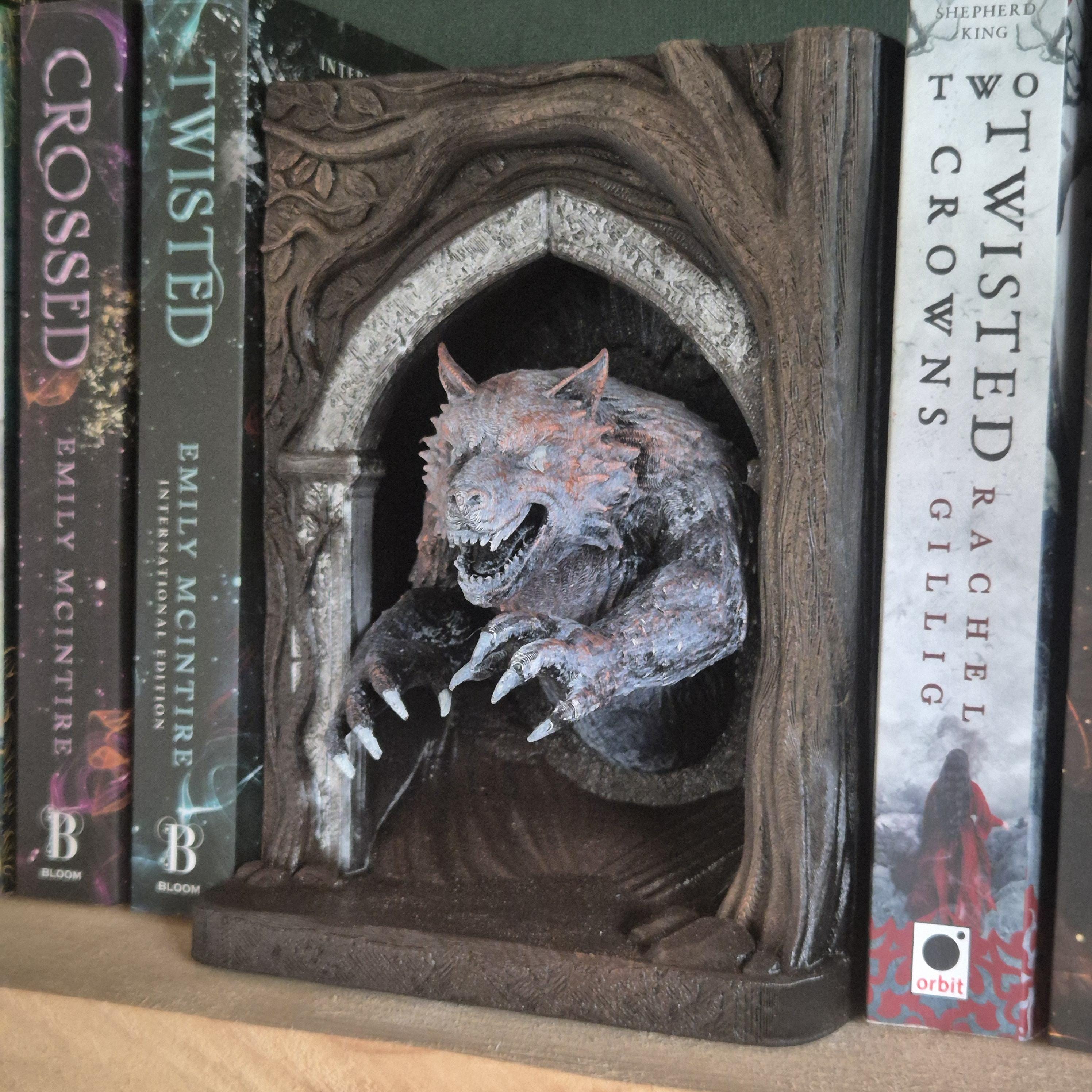 Werewolf Book Nook - 3D Printed Fantasy Decor for Your Bookshelf bookend wolf