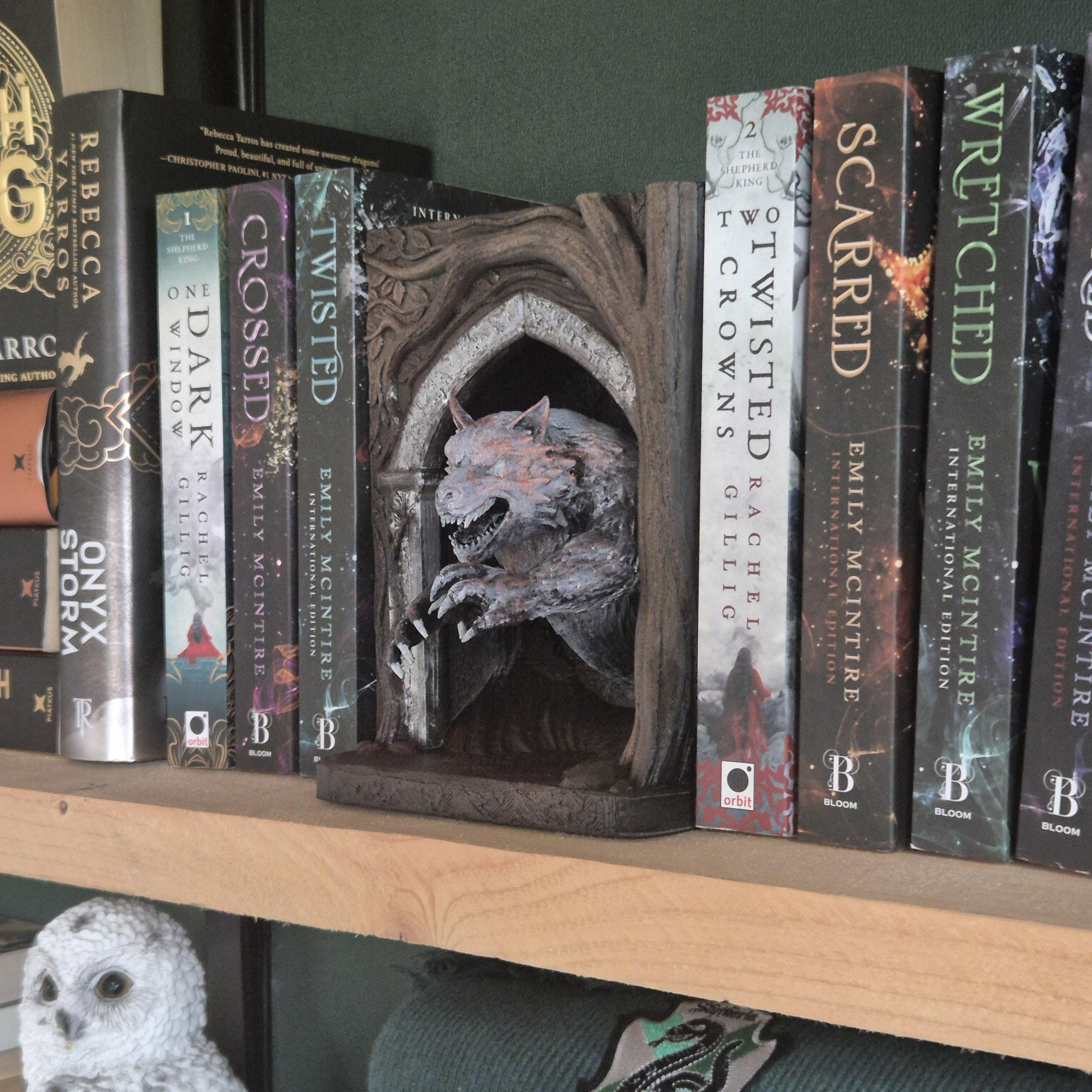 Werewolf Book Nook - 3D Printed Fantasy Decor for Your Bookshelf bookend wolf