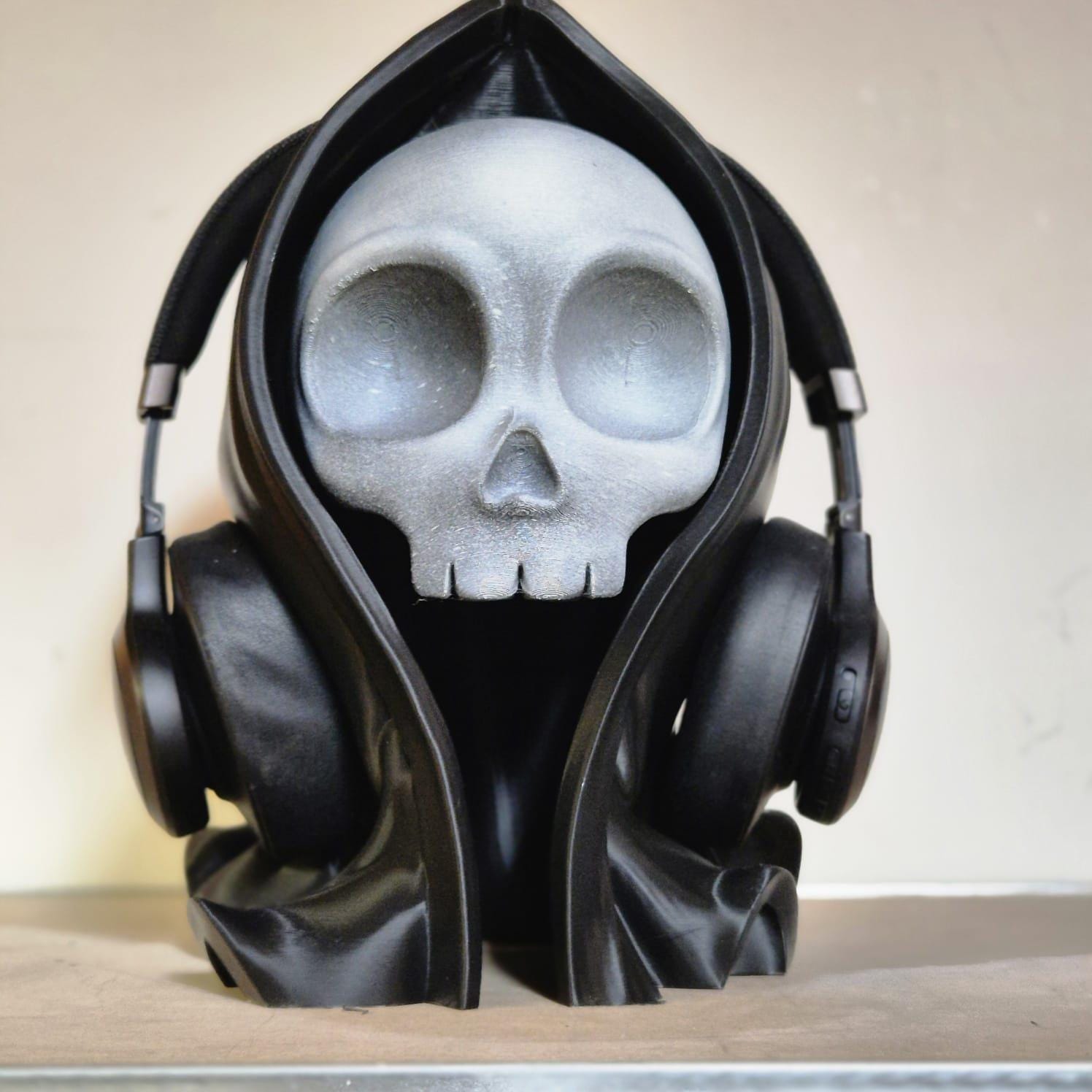 Ghost Controller Holder - Spooky and Functional Gaming Accessory