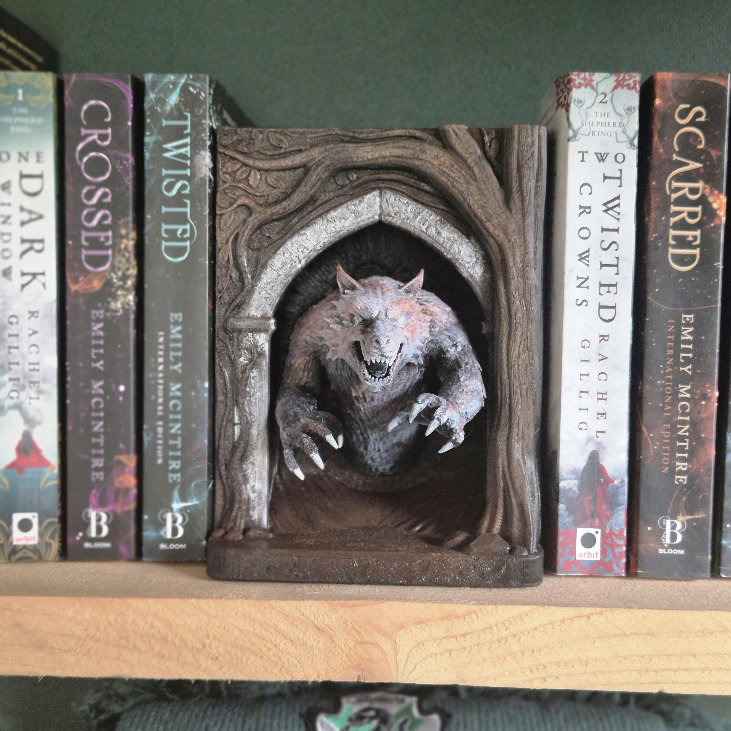 Werewolf Book Nook - 3D Printed Fantasy Decor for Your Bookshelf bookend wolf
