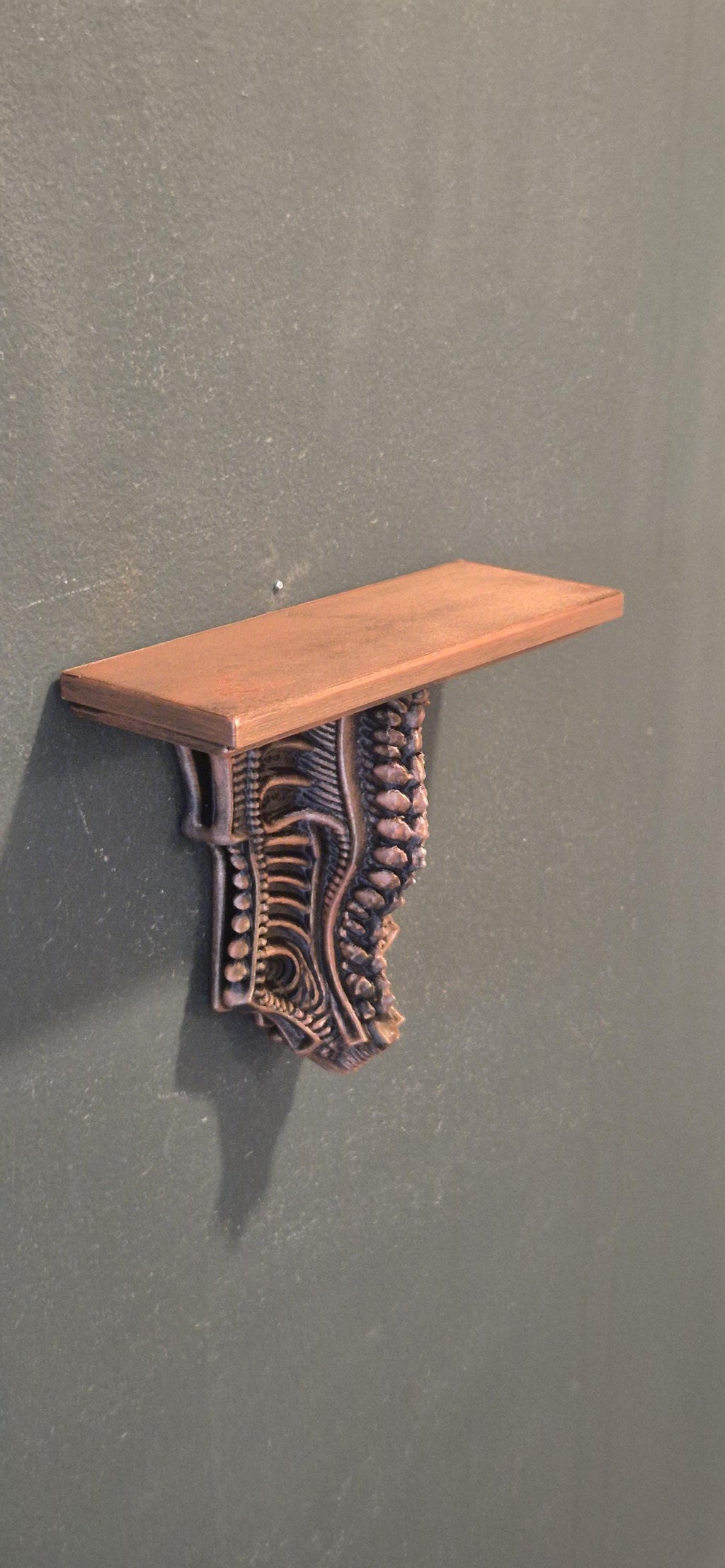 Alien Biomechanical Wall Shelf – H.R. Giger Style Gothic Wall Bracket – Sci-Fi Horror Home Decor