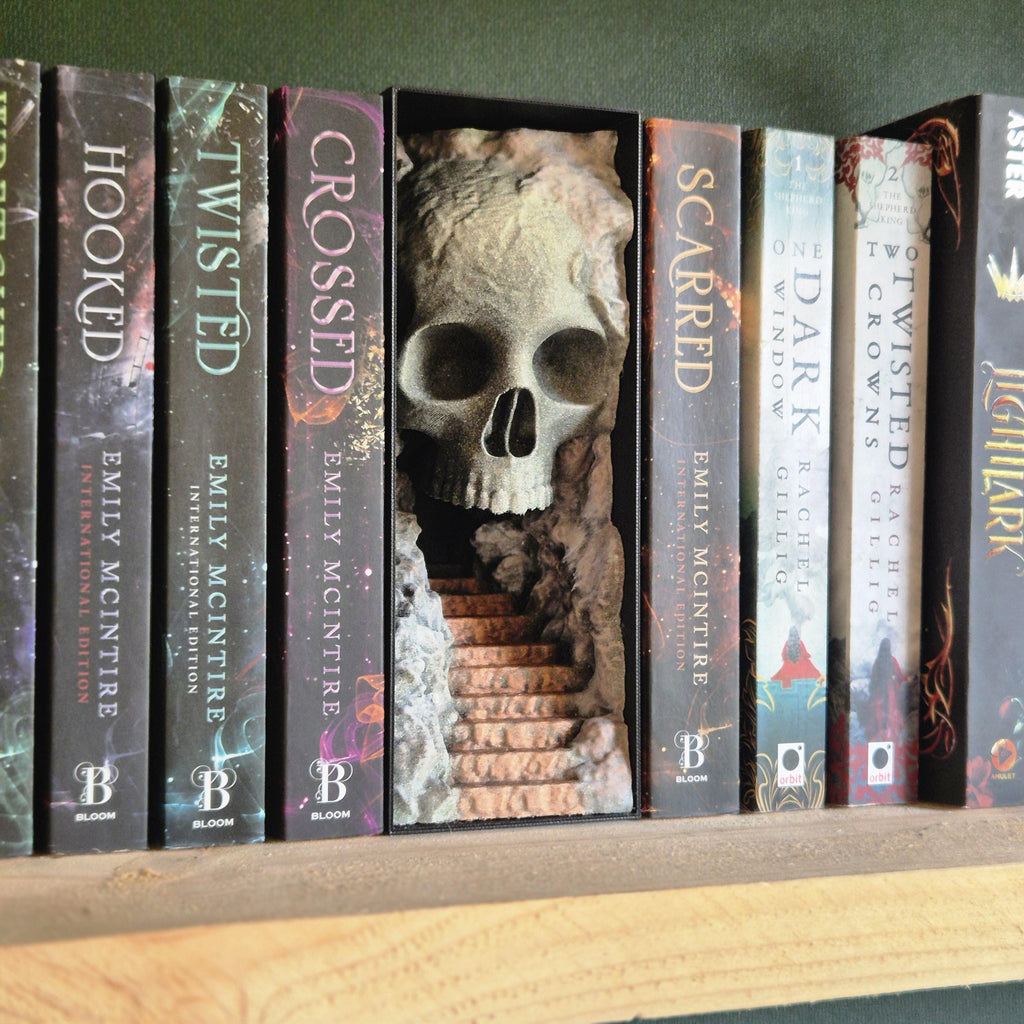 Unieke Boekensteun – Trap naar Doodshoofd | Schedel Decoratie voor Boekenkast | Gotische & Fantasie Boekenhouder