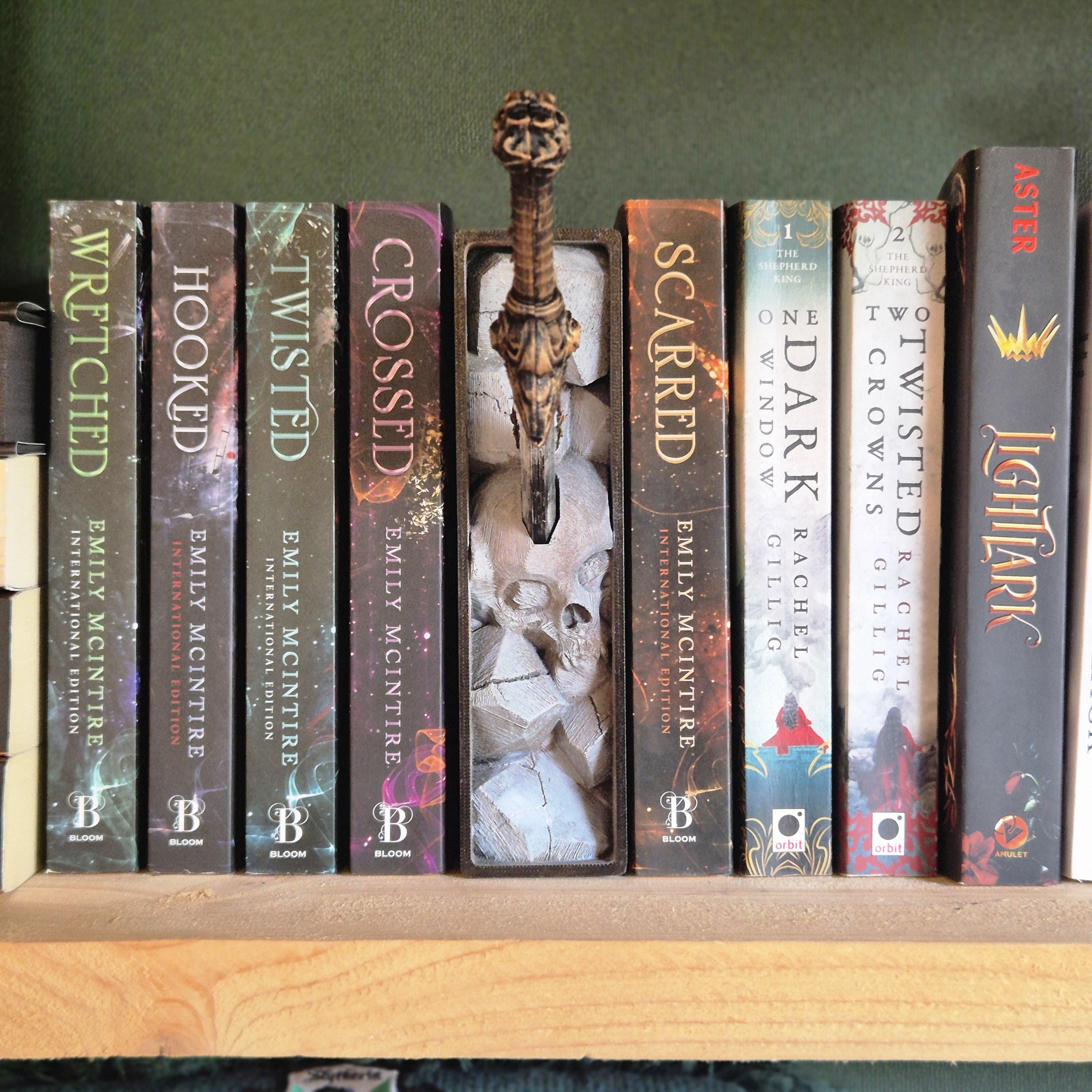 Sword in Skull book nook – Gothic Fantasy Bookshelf Decor | Dark Academia Book nook | Unique Sword & Skull Ornament