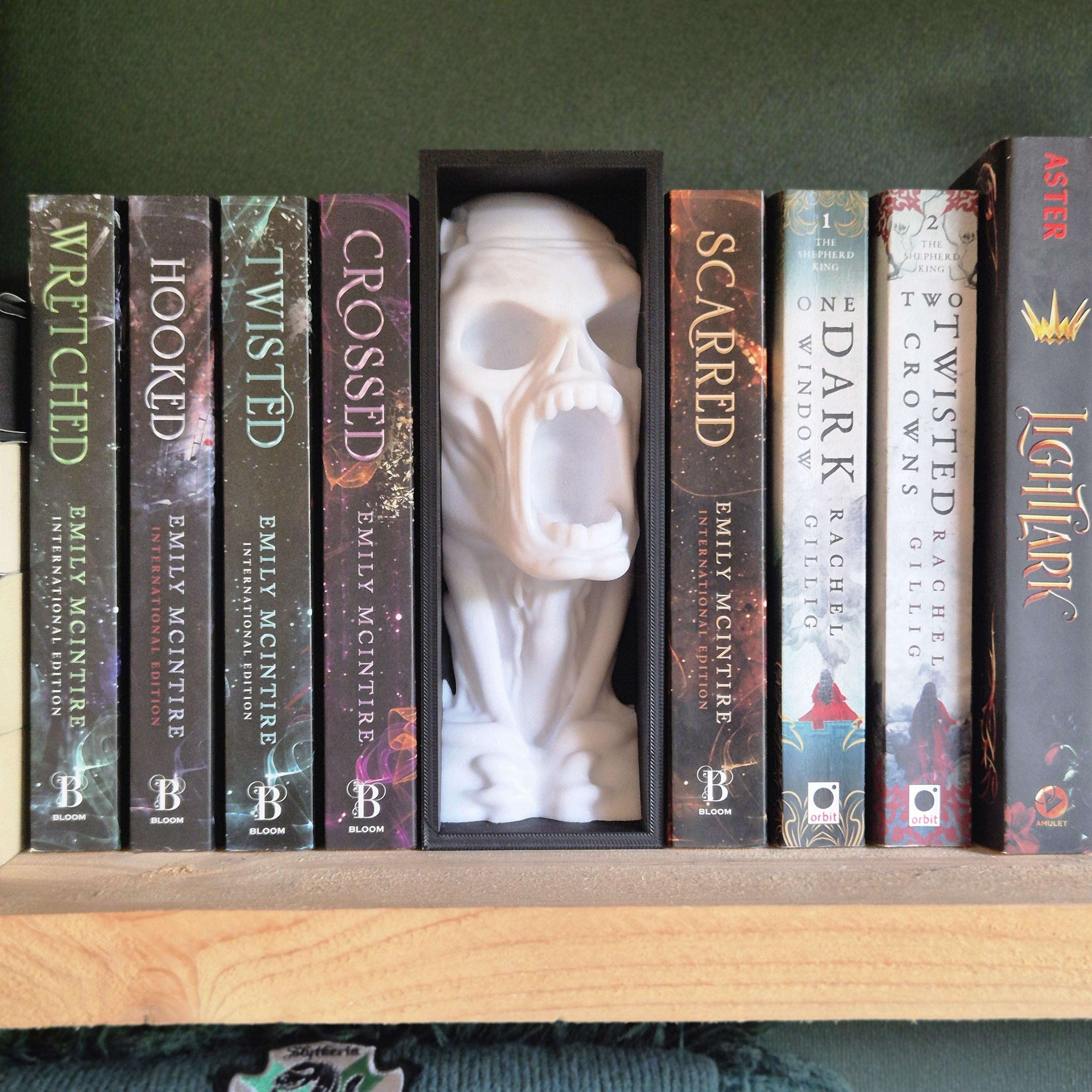 Unique Game Book Nook screaming skulls - Perfect for Gamers and Book Lovers
