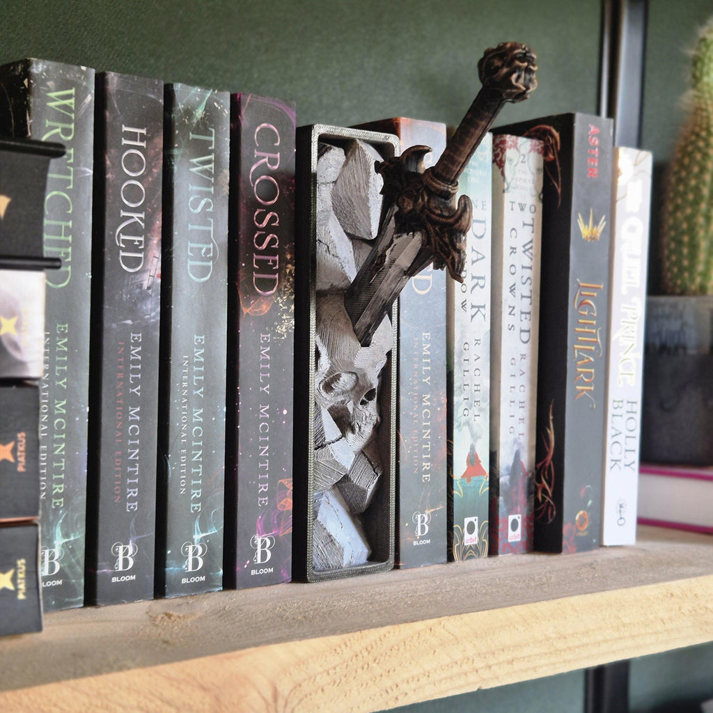 Sword in Skull book nook – Gothic Fantasy Bookshelf Decor | Dark Academia Book nook | Unique Sword & Skull Ornament