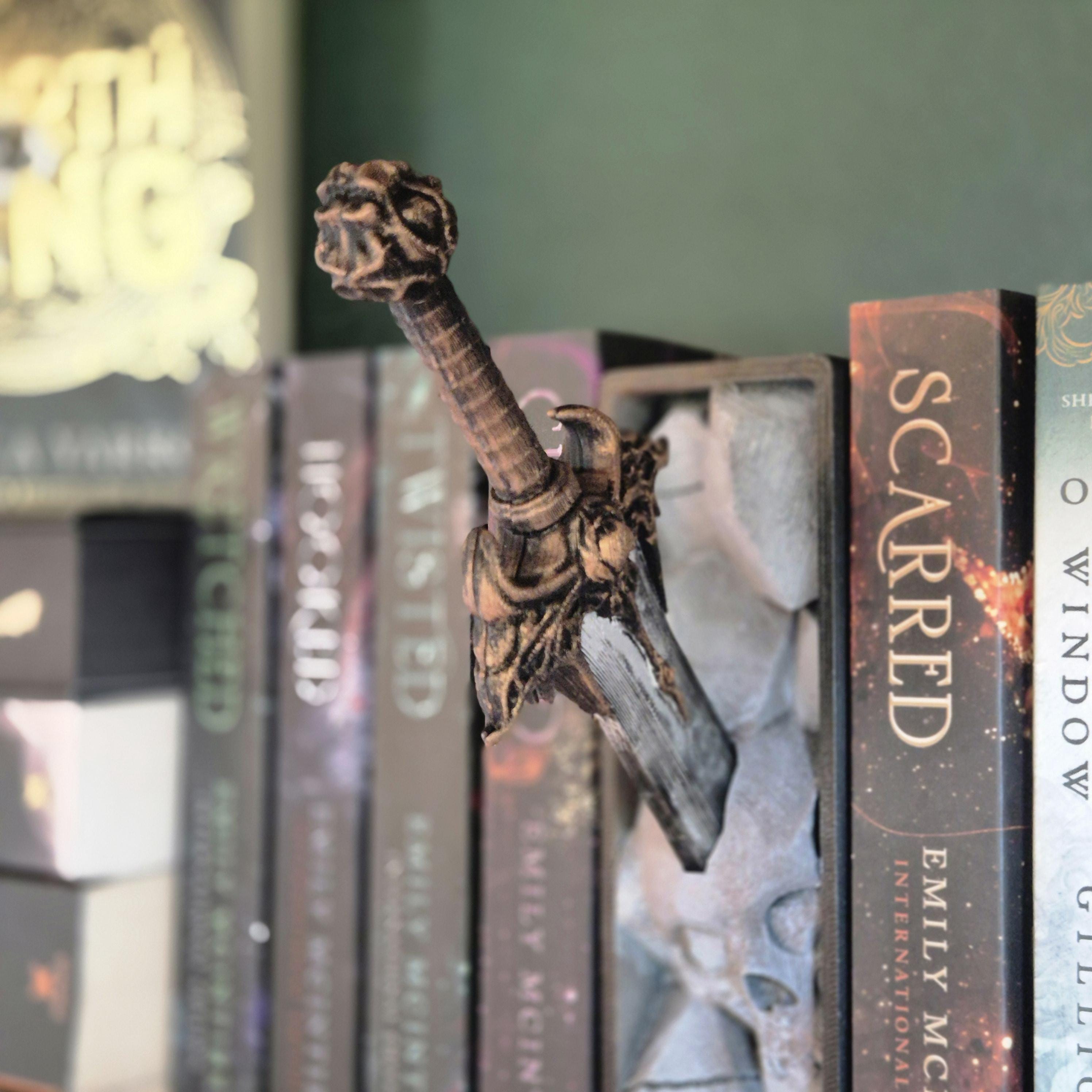 Sword in Skull book nook – Gothic Fantasy Bookshelf Decor | Dark Academia Book nook | Unique Sword & Skull Ornament