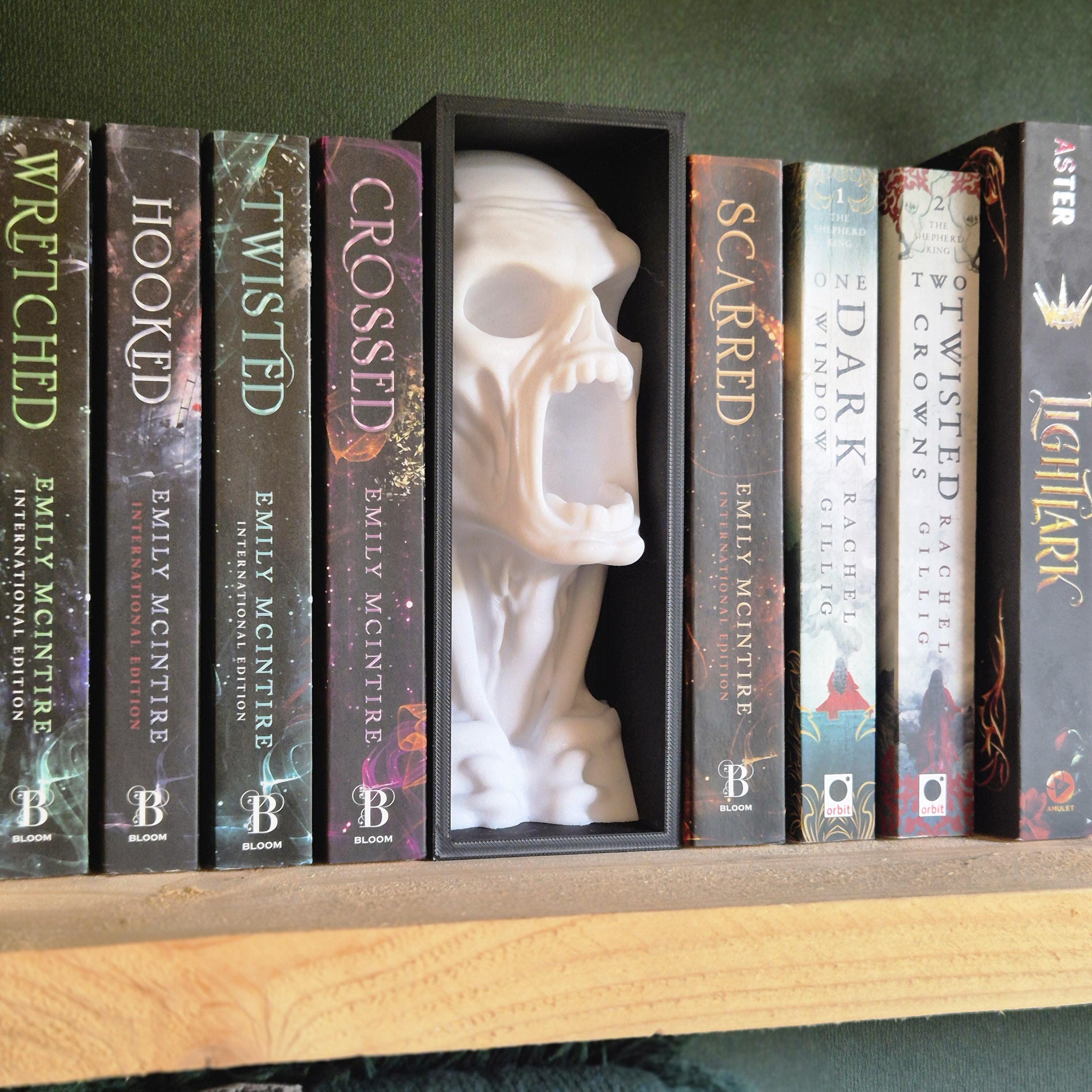 Unique Game Book Nook screaming skulls - Perfect for Gamers and Book Lovers