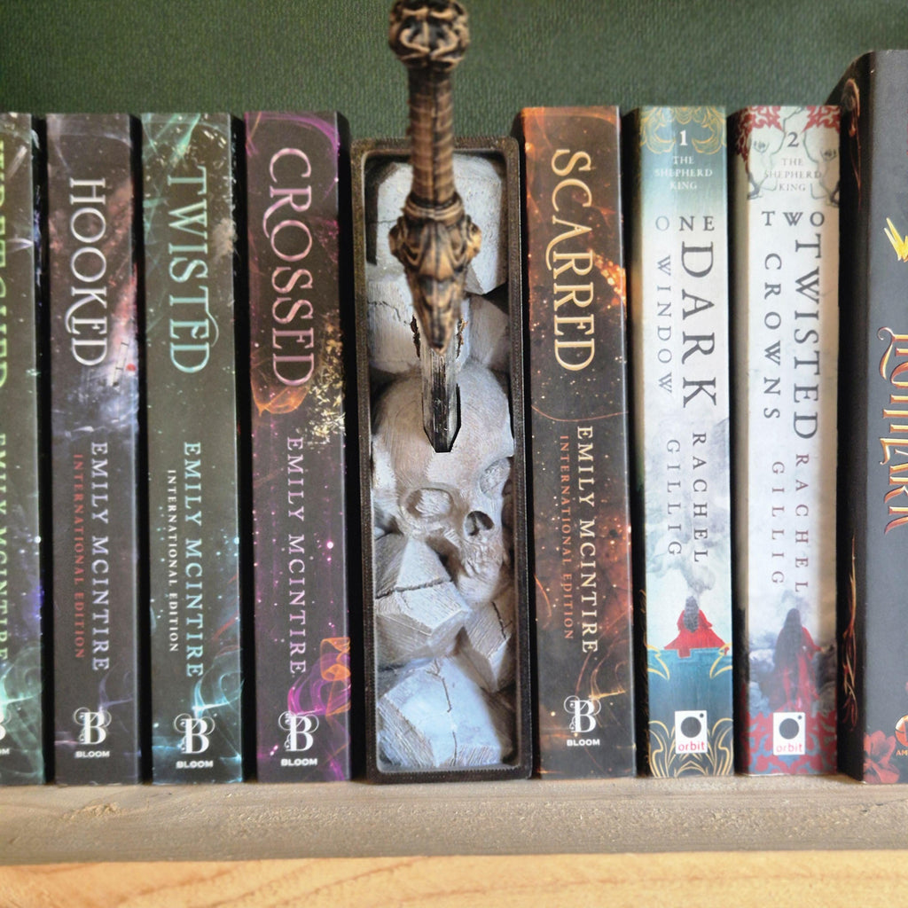 Sword in Skull book nook – Gothic Fantasy Bookshelf Decor | Dark Academia Book nook | Unique Sword & Skull Ornament