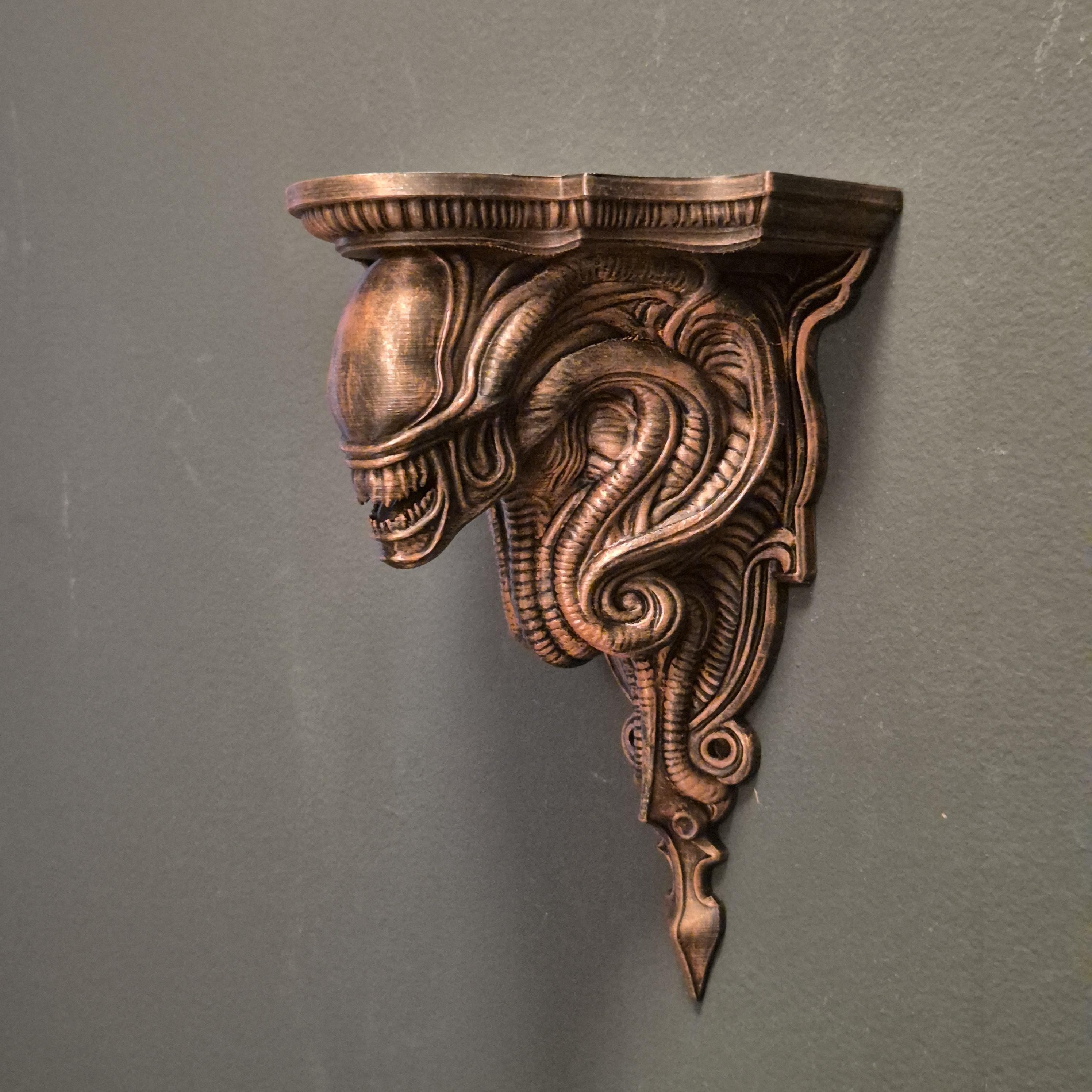 Alien Wall Shelf – Giger-Inspired Biomechanical Skull Wall Bracket – Sci-Fi Gothic Decor – Xenomorph Horror Sculpture Shelf
