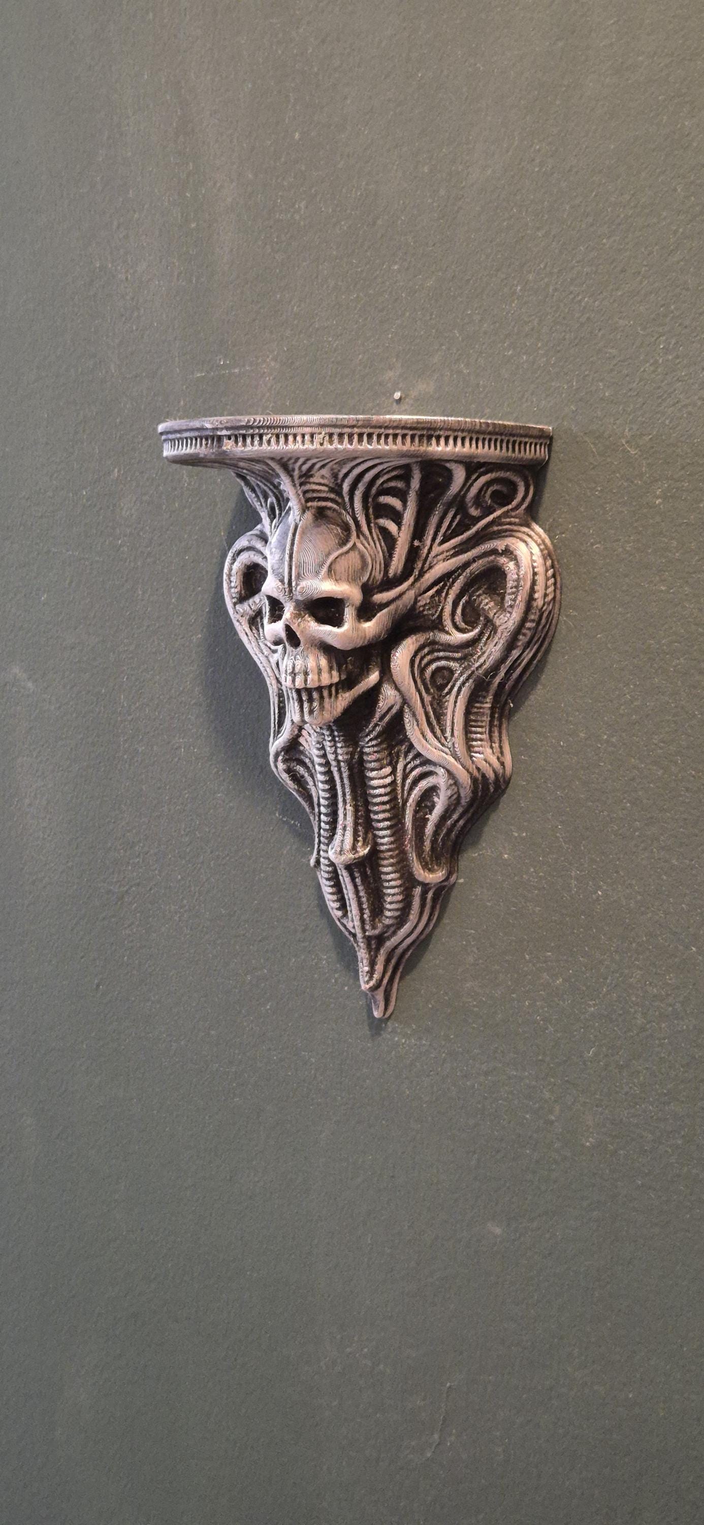 Biomechanical Skull Wall Shelf – H.R. Giger Inspired Gothic Decor – Alien Industrial Style Wall Bracket