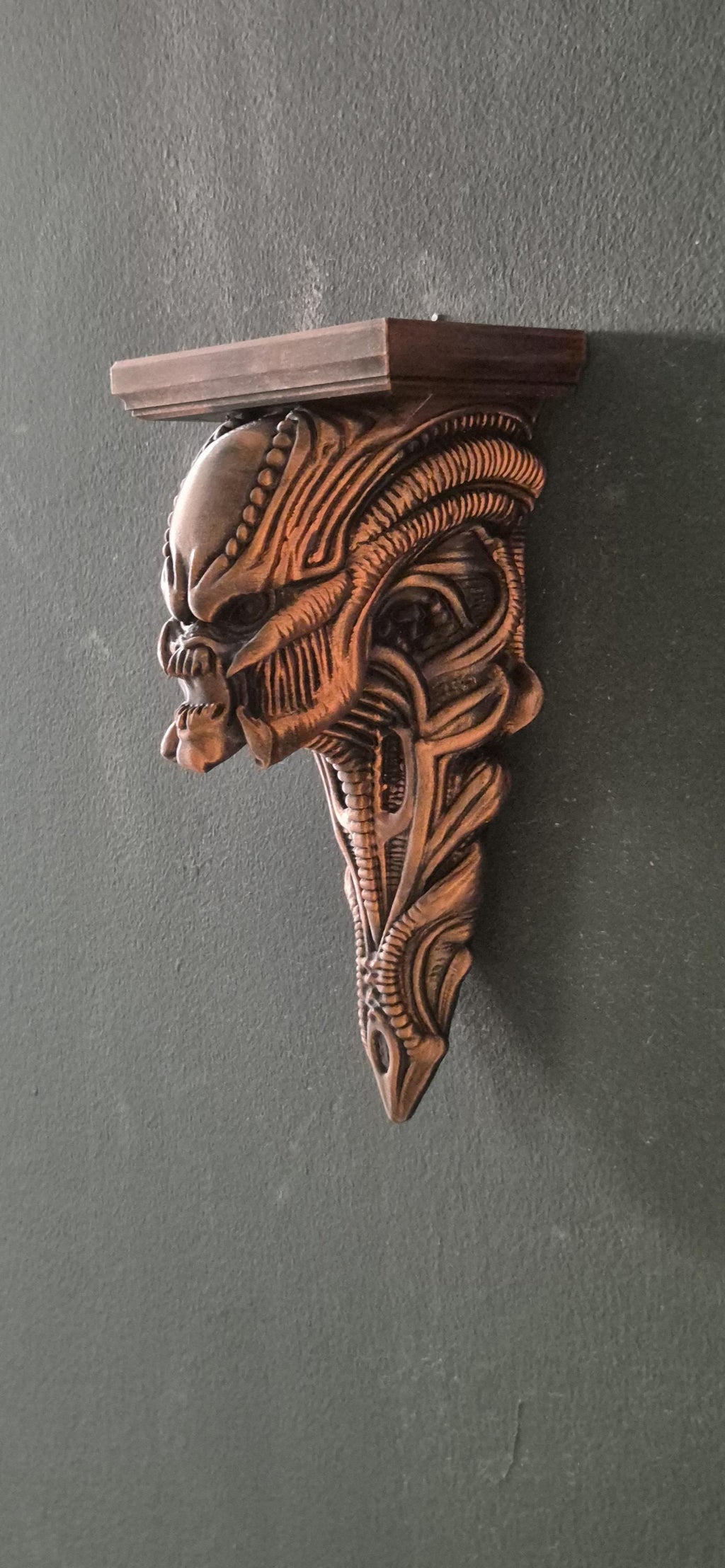 Gothic Wandregal mit Dämonen-Drachen-Skelett-Design – Dark Fantasy Kerzenhalter – Horror Home Decor