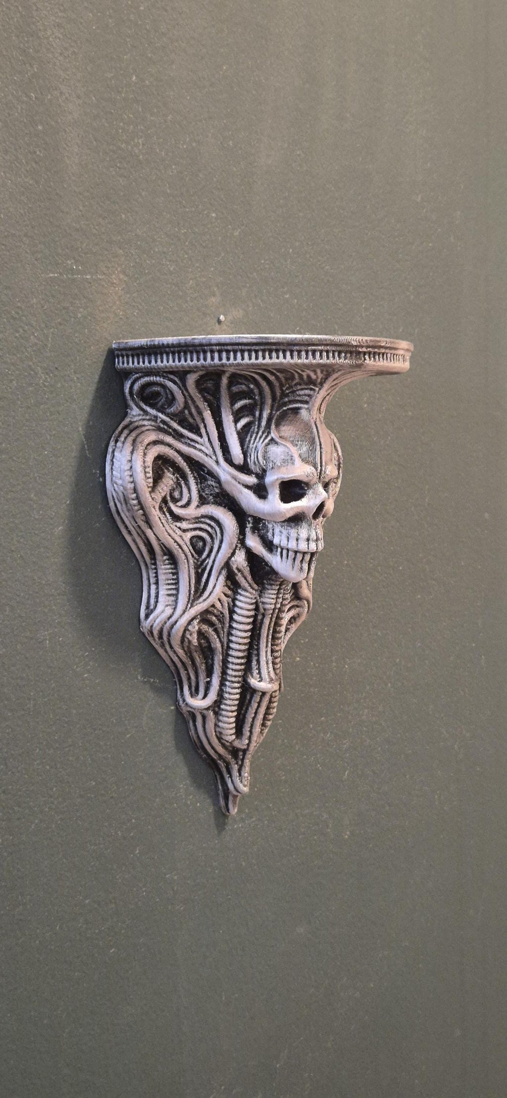 Biomechanical Skull Wall Shelf – H.R. Giger Inspired Gothic Decor – Alien Industrial Style Wall Bracket