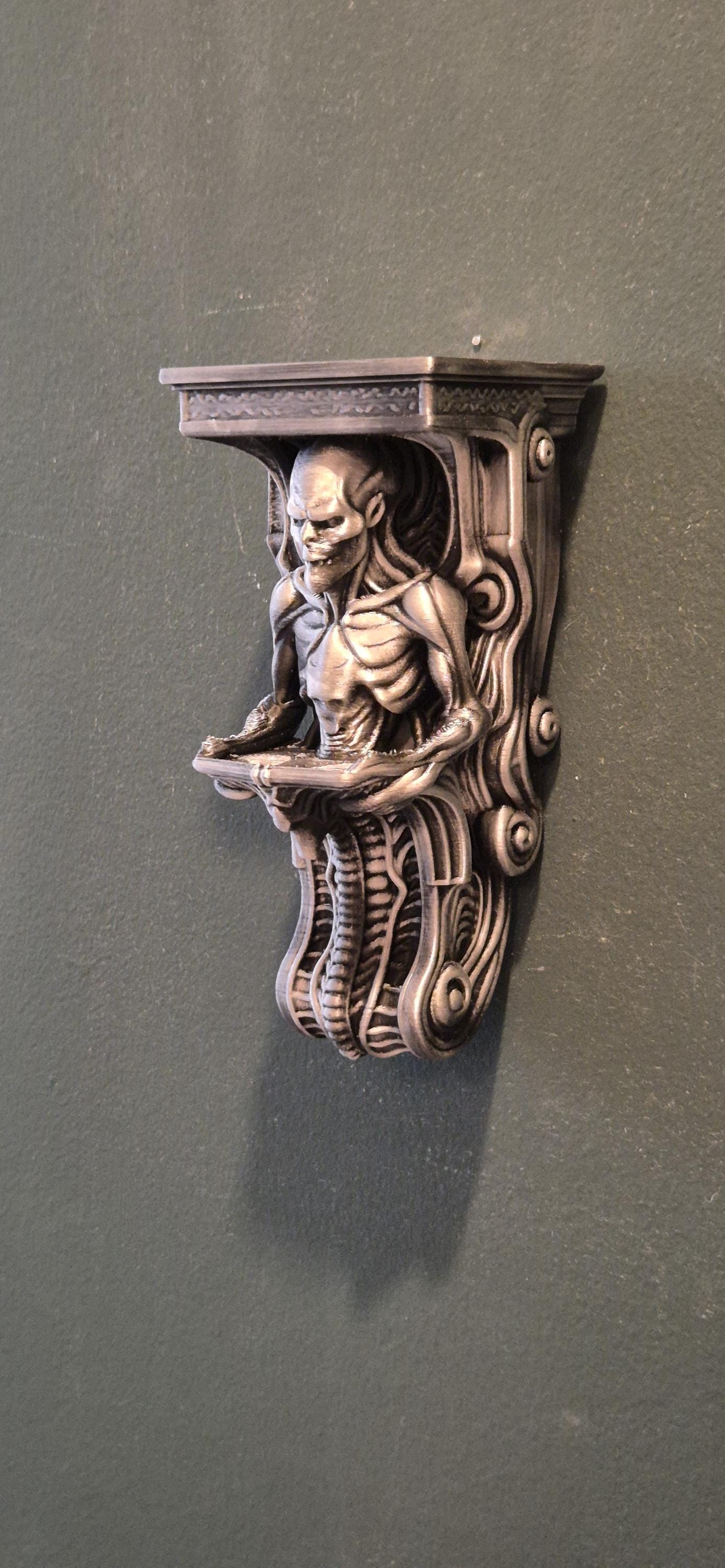 Giger-Style Wall Shelf with Alien Creature Design – Dark Sci-Fi Home Decor, Gothic Art Display Bracket