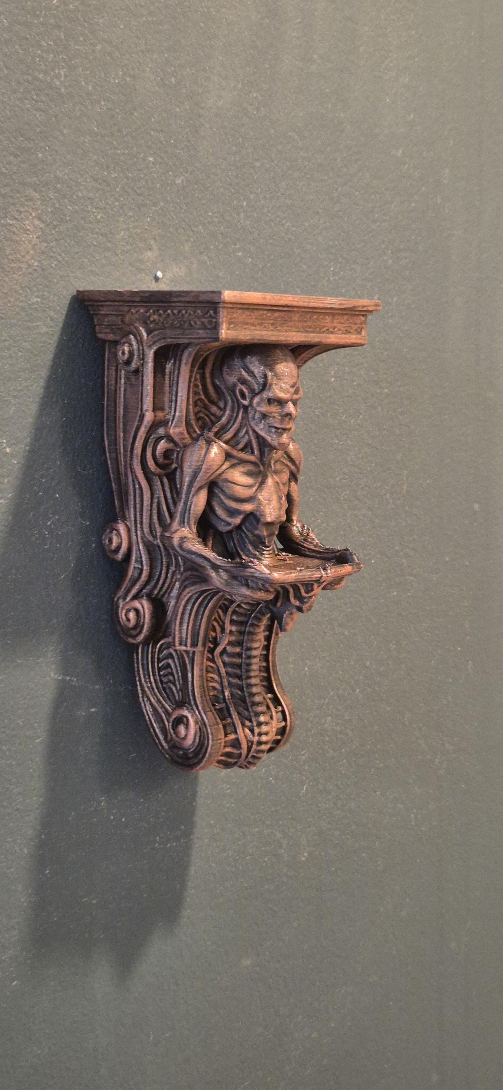 Giger-Style Wall Shelf with Alien Creature Design – Dark Sci-Fi Home Decor, Gothic Art Display Bracket