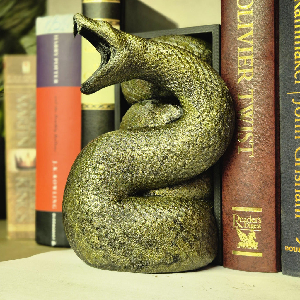 Unique Book Nook with Snake Bookdecor – A Must-Have for Book Lovers! Bookshelf decoration gift him her.