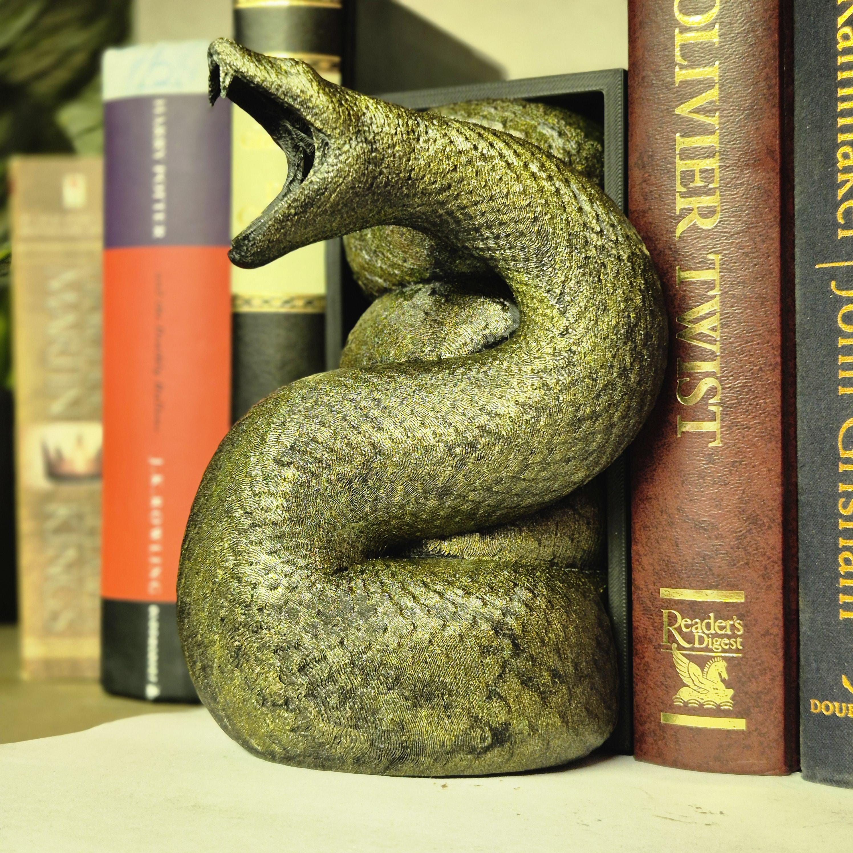 Unique Book Nook with Snake Bookdecor – A Must-Have for Book Lovers! Bookshelf decoration gift him her.