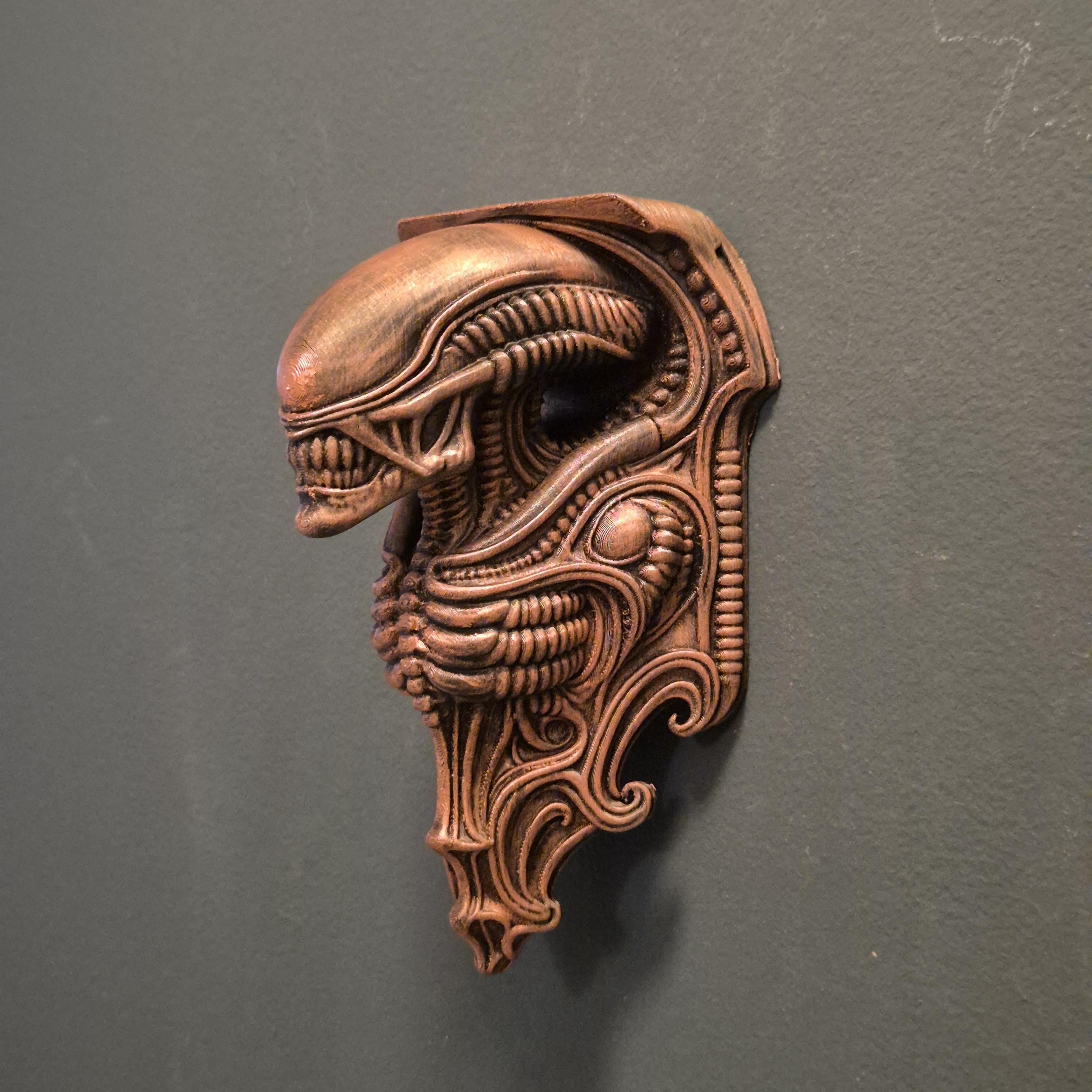 Außerirdische biomechanische Wandskulptur – Giger-inspiriertes Xenomorph-Dekor – Sci-Fi-Horror-Wandkunst – Handgemaltes gotisches Alien-Ornament
