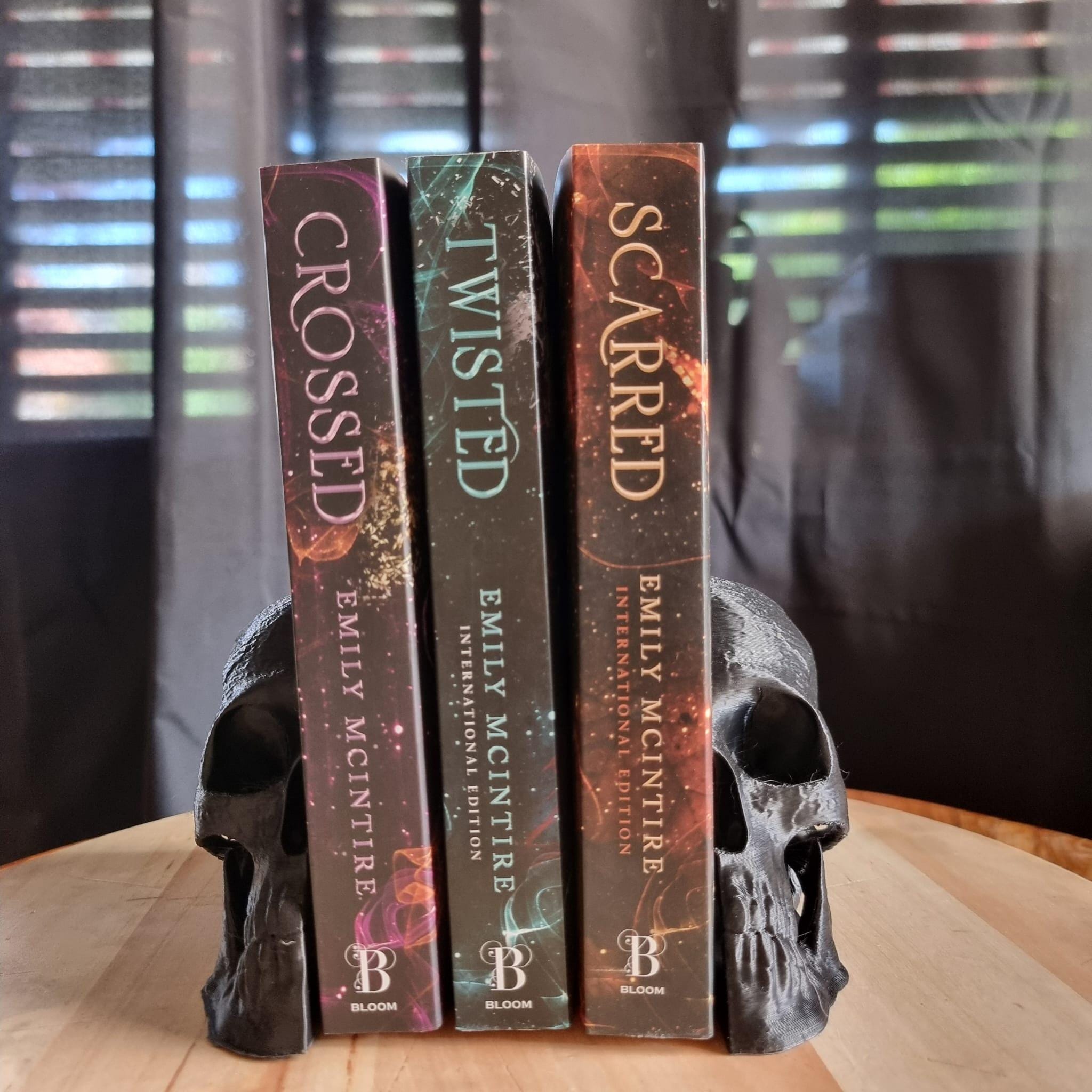 Skull Book ends Set | Gothic Halloween Decor | Spooky Bookshelf Accessory | Dark Academia Book Holders | Creepy Skull Decor