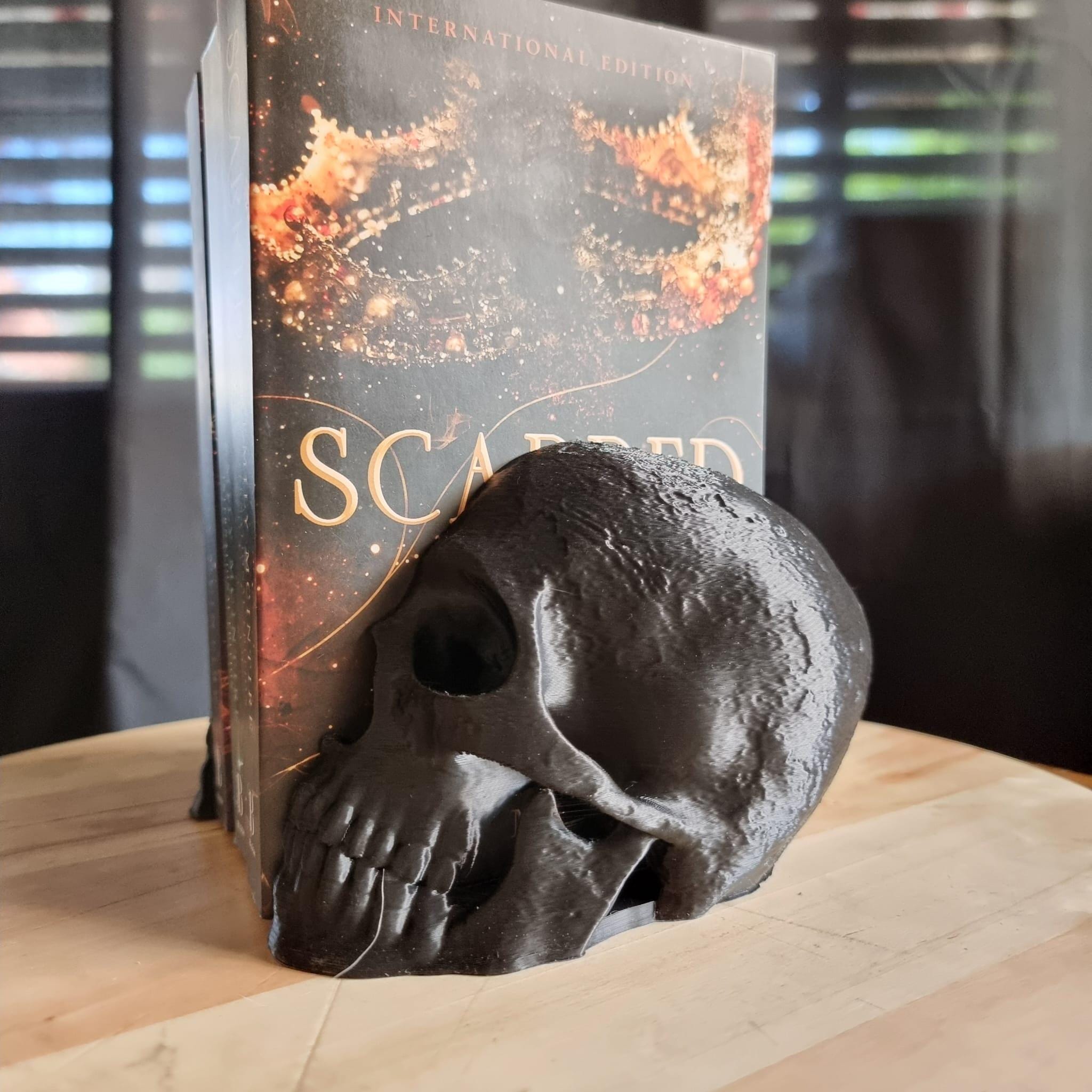 Skull Book ends Set | Gothic Halloween Decor | Spooky Bookshelf Accessory | Dark Academia Book Holders | Creepy Skull Decor