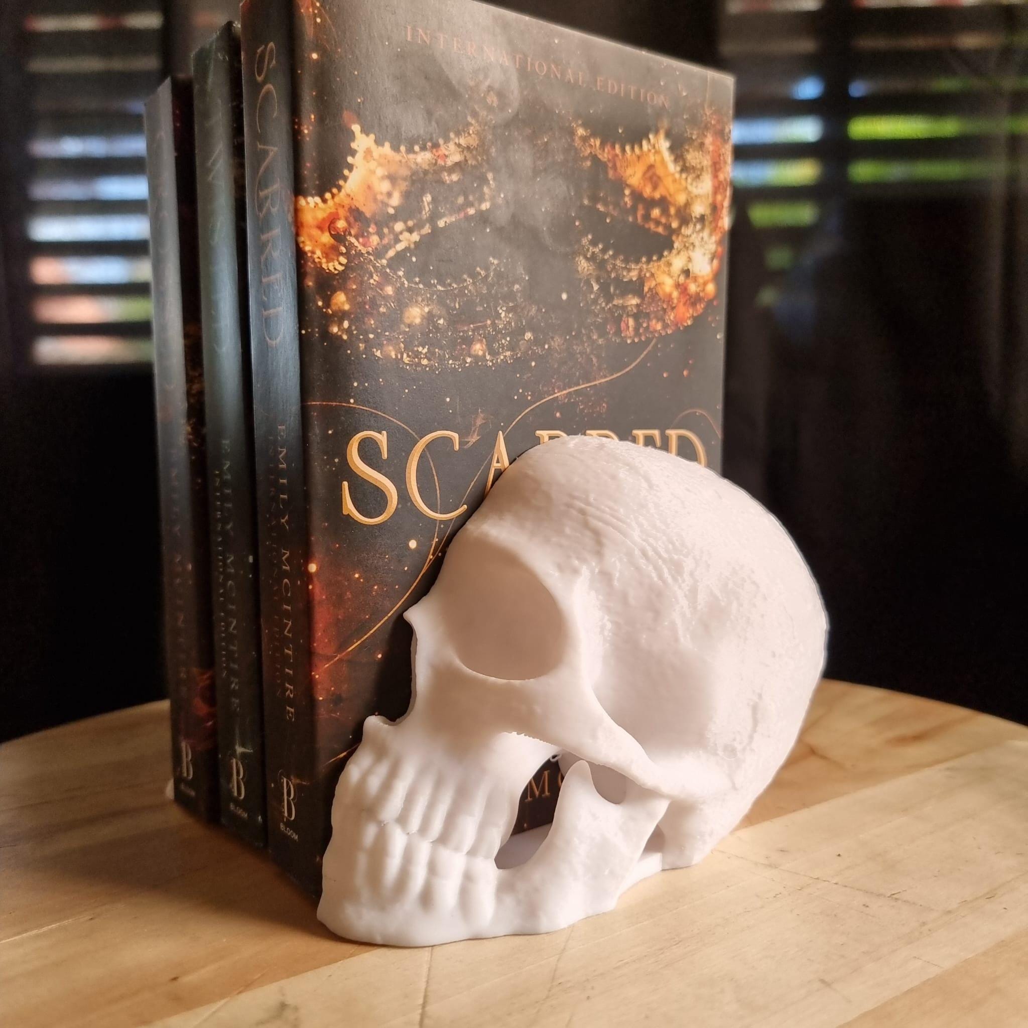 Skull Book ends Set | Gothic Halloween Decor | Spooky Bookshelf Accessory | Dark Academia Book Holders | Creepy Skull Decor