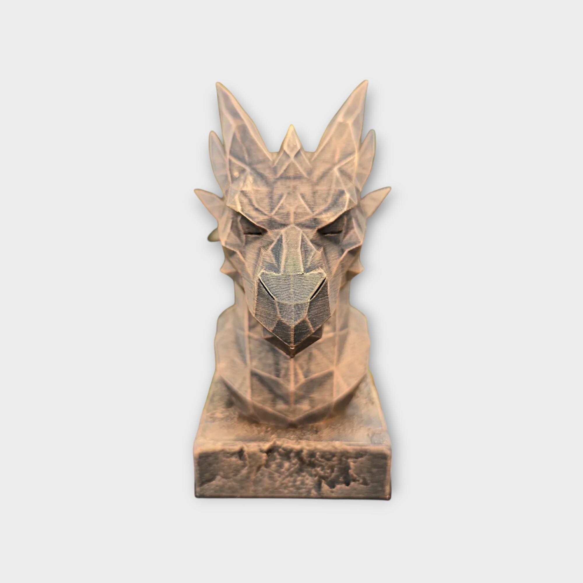 Büste einer Drachenstatue in Low-Poly-Optik – Wohndeko, Fantasy-Liebhaber, Geschenk für ihn oder sie, handbemaltes Ornament