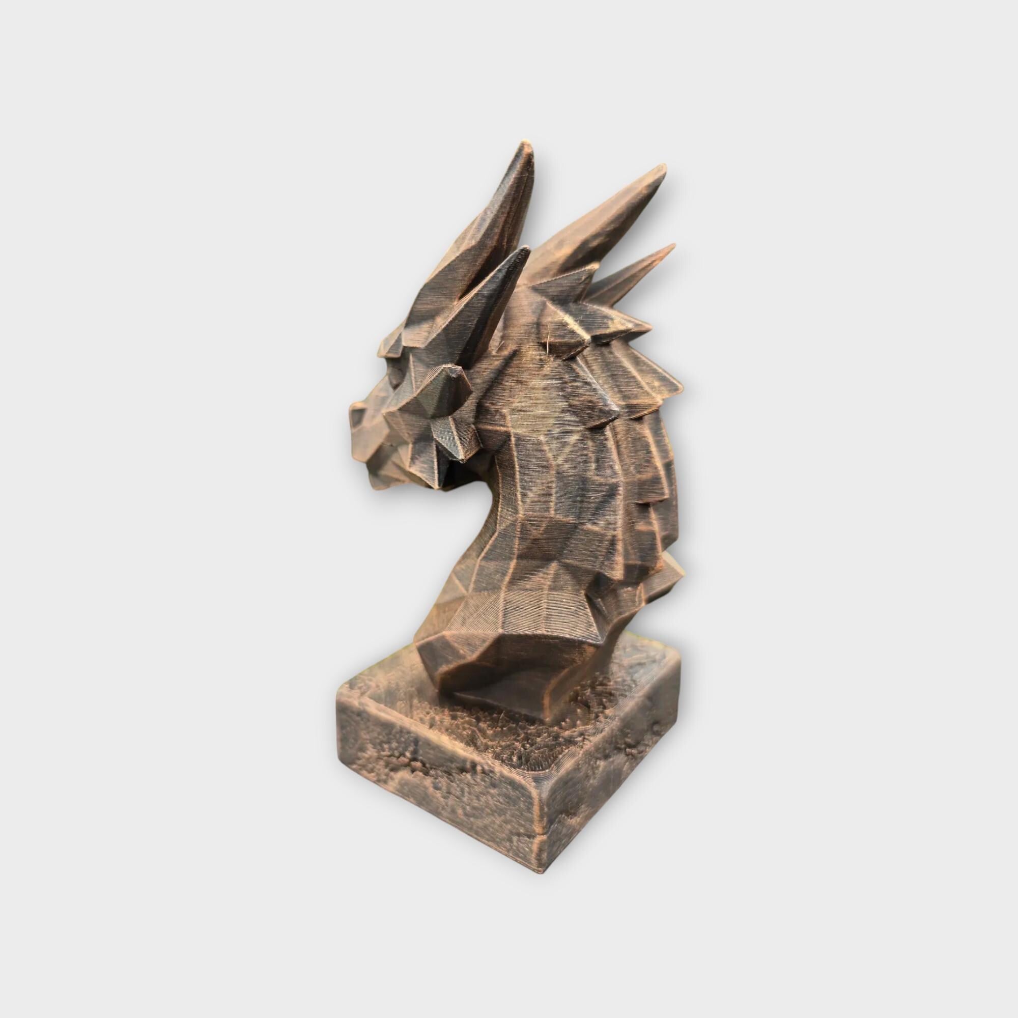 Büste einer Drachenstatue in Low-Poly-Optik – Wohndeko, Fantasy-Liebhaber, Geschenk für ihn oder sie, handbemaltes Ornament