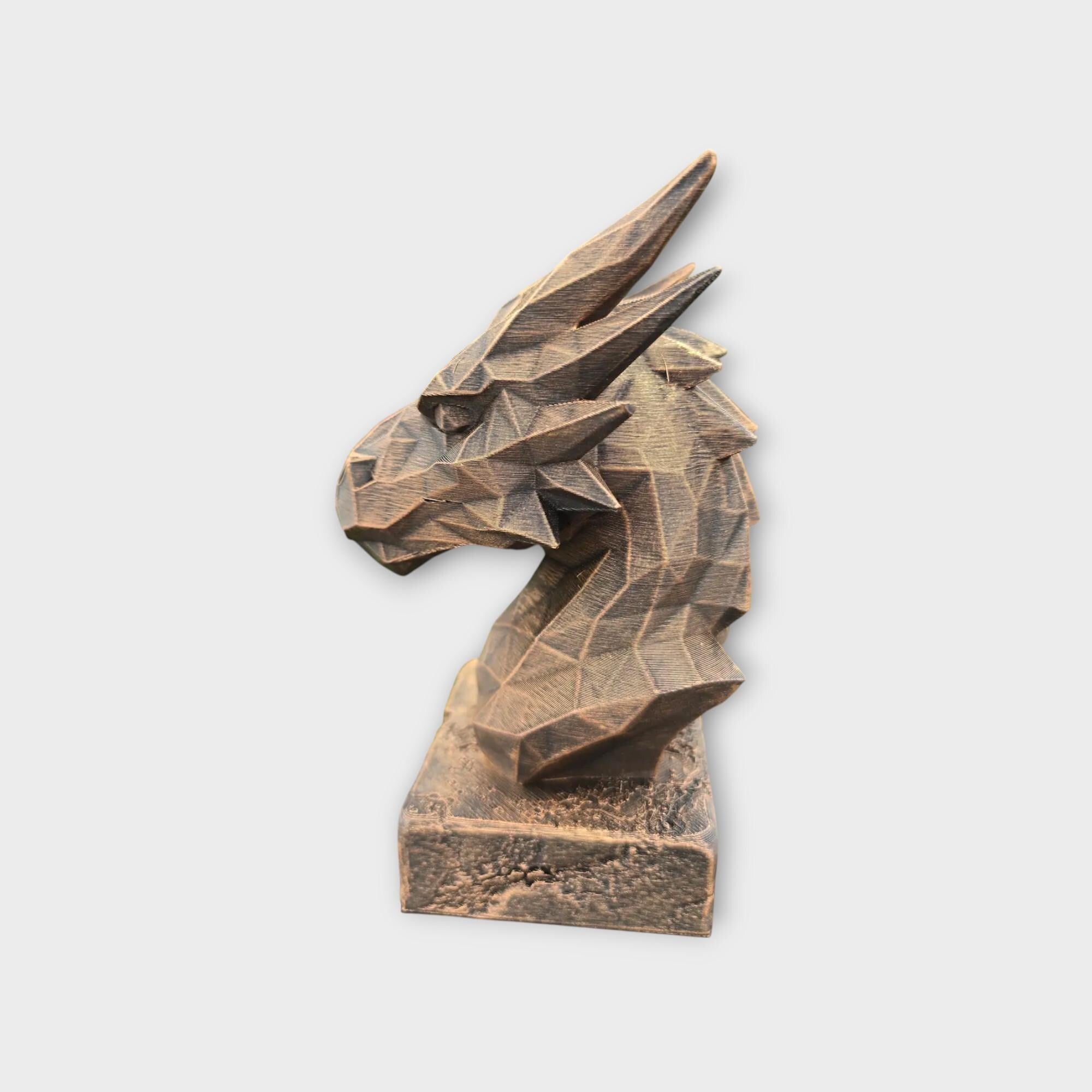 Büste einer Drachenstatue in Low-Poly-Optik – Wohndeko, Fantasy-Liebhaber, Geschenk für ihn oder sie, handbemaltes Ornament