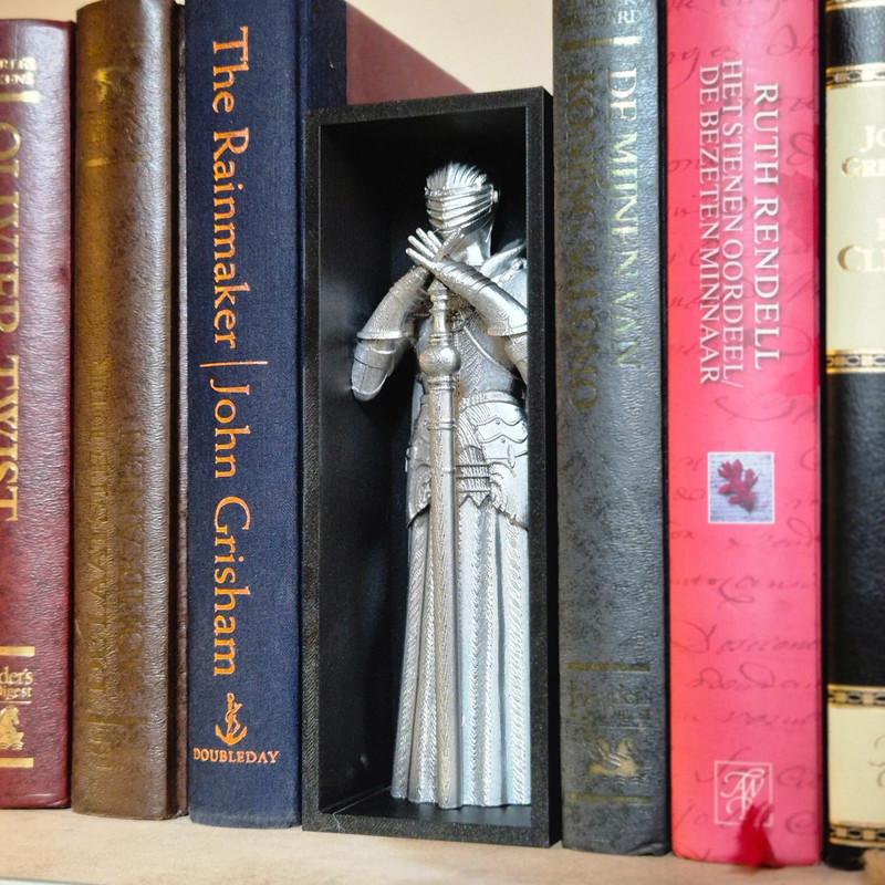 Enchanted queen Book Nook wizard chess queen - 3D Printed Fantasy Warrior for Magical Bookshelves