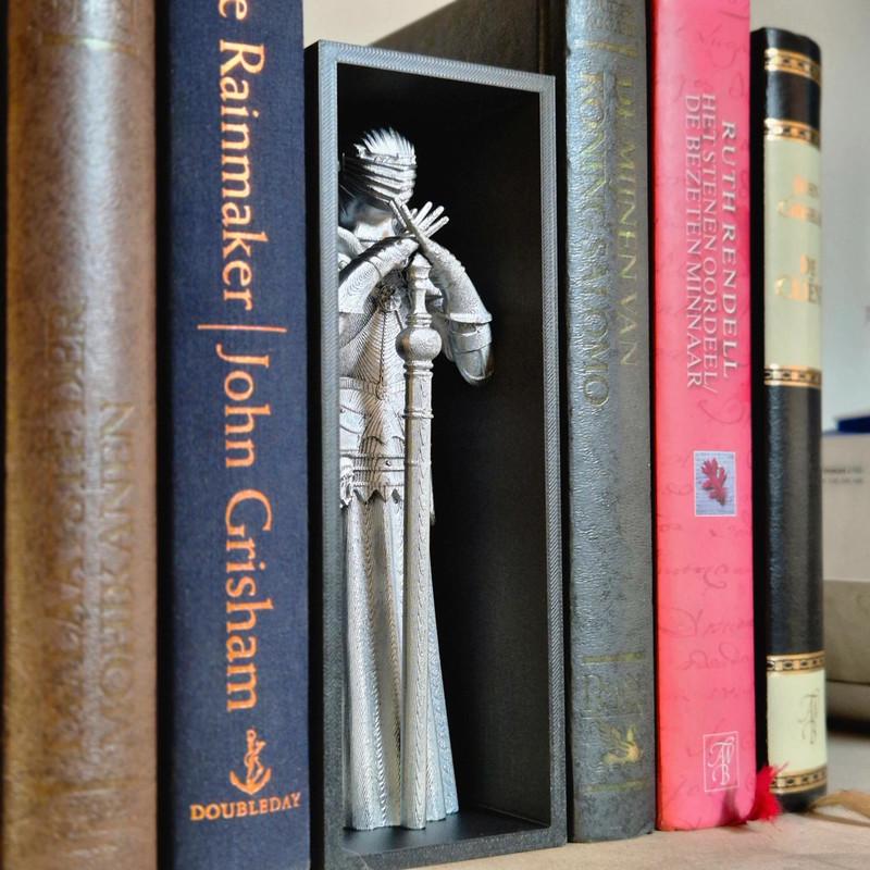 Enchanted queen Book Nook wizard chess queen - 3D Printed Fantasy Warrior for Magical Bookshelves