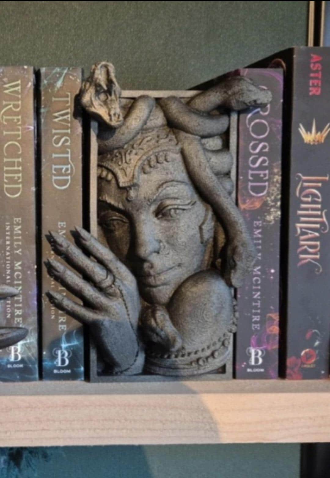 Medusa Book Nook – Griechische Mythologie Bücherregal-Einsatz & dekorativer Buchständer