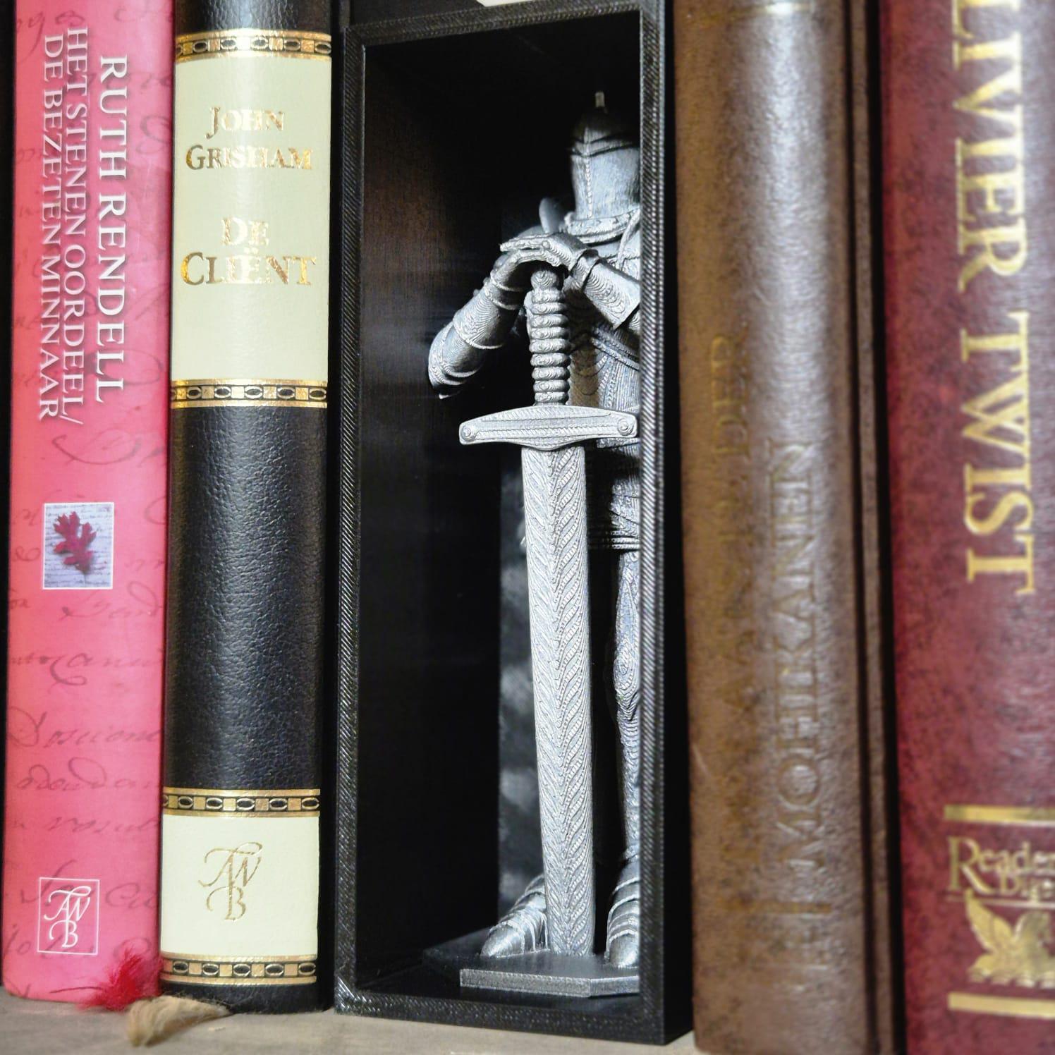 Enchanted Knight Book Nook wizard chess king - 3D Printed Fantasy Warrior for Magical Bookshelves