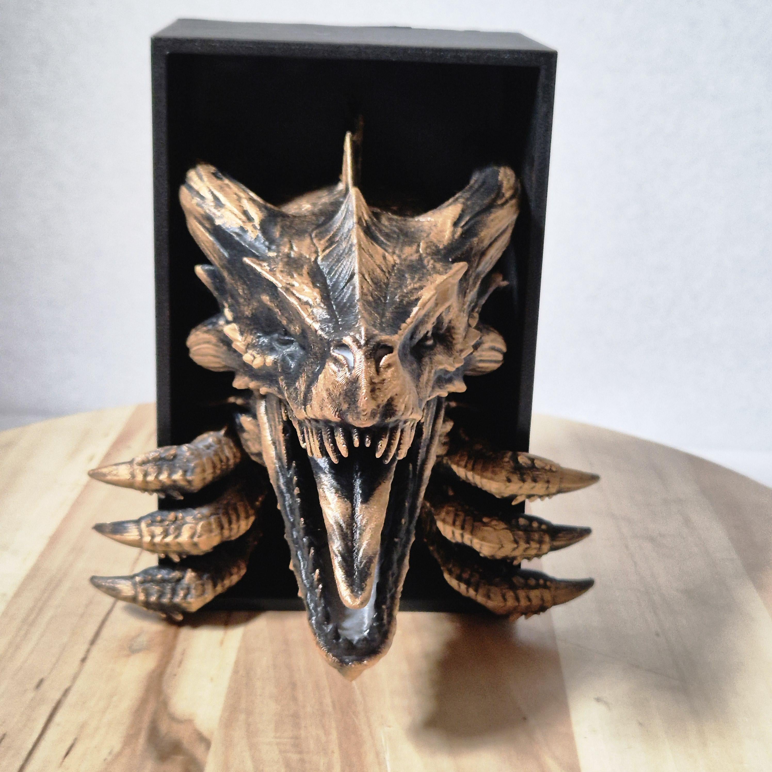 Book Nook Skulptur „Drache erwacht“ – Märchen-Dekor