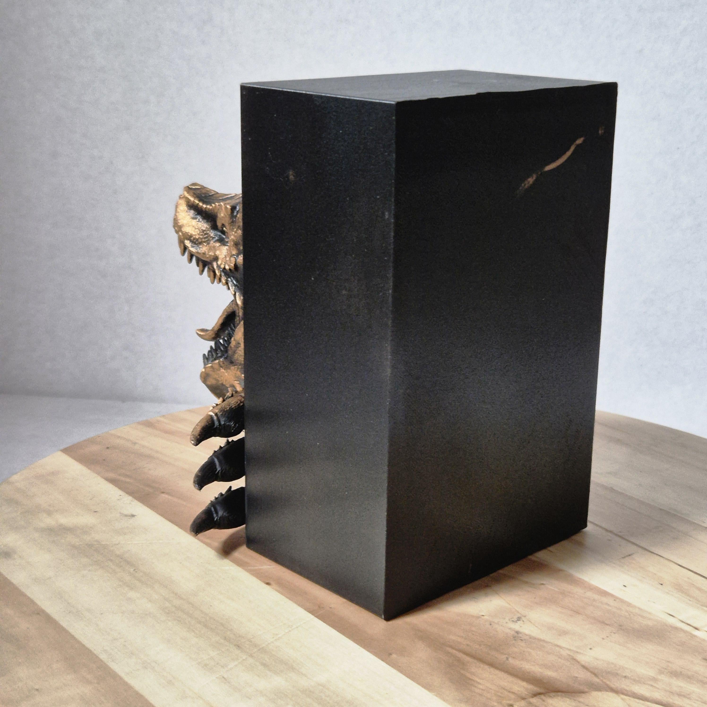 Book Nook Skulptur „Drache erwacht“ – Märchen-Dekor