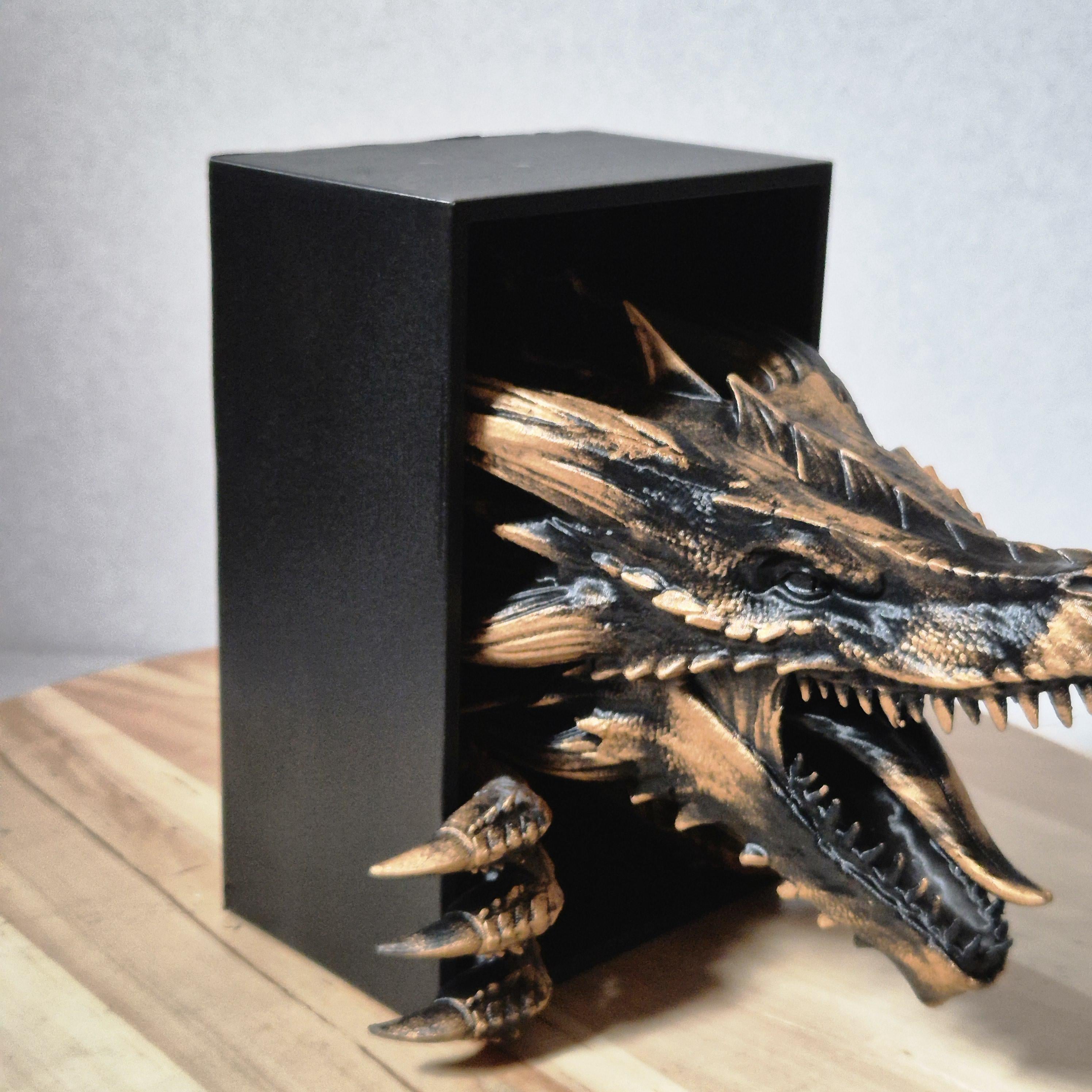 Book Nook Skulptur „Drache erwacht“ – Märchen-Dekor