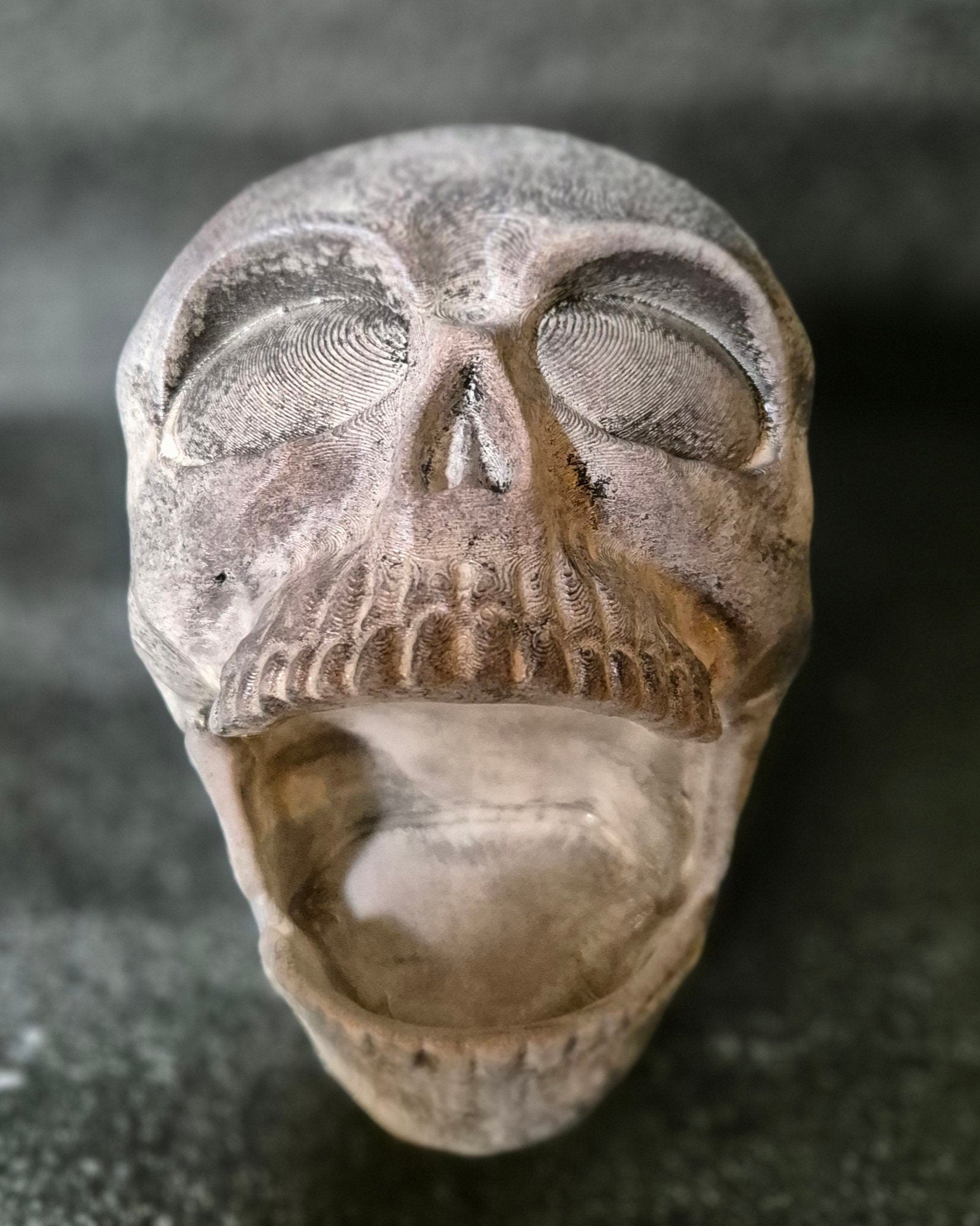 Skull Controller Stand - 3D Printed Gothic Accessory for PS, Xbox, Nintendo, etc.