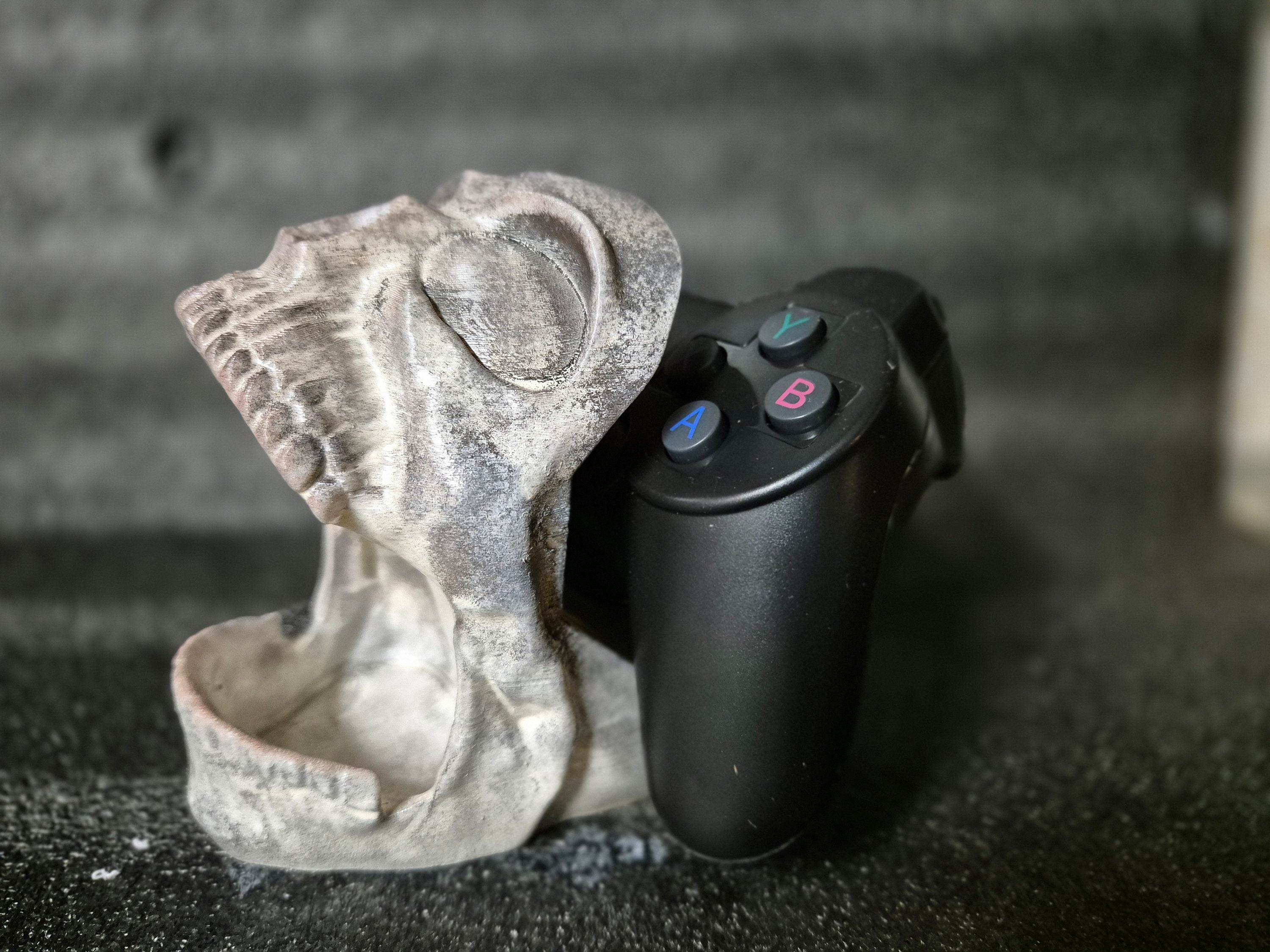 Skull Controller Stand - 3D Printed Gothic Accessory for PS, Xbox, Nintendo, etc.