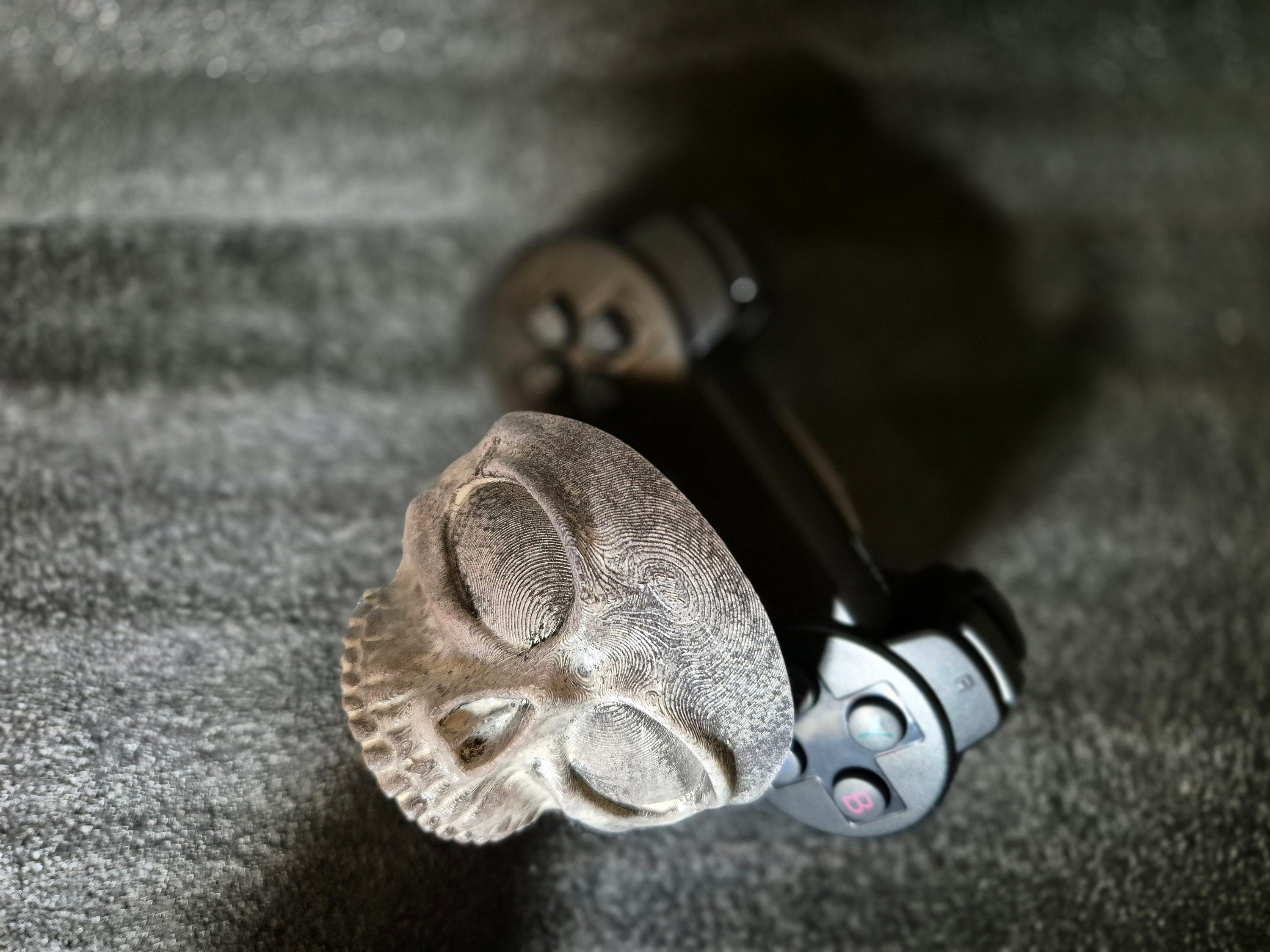 Skull Controller Stand - 3D Printed Gothic Accessory for PS, Xbox, Nintendo, etc.