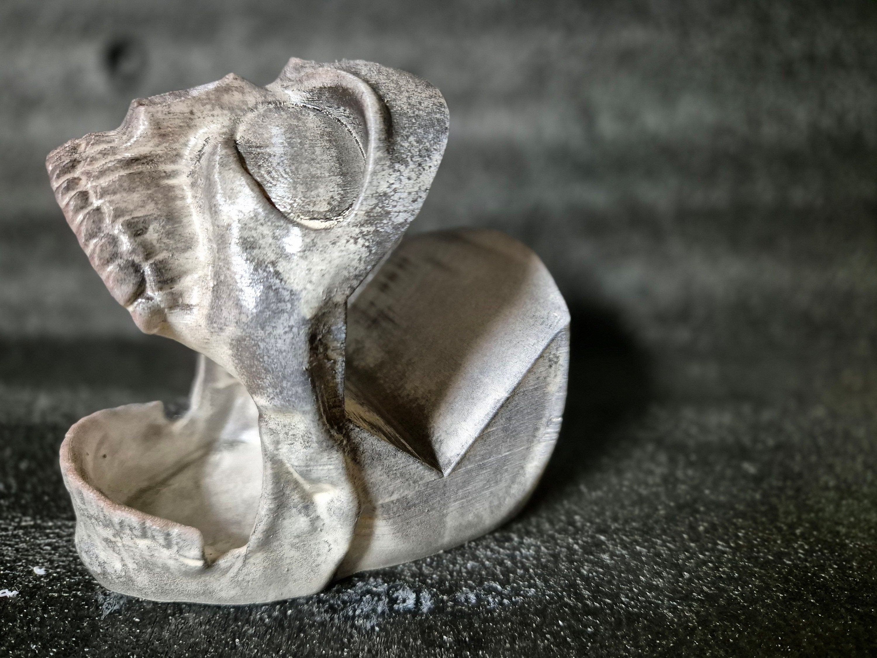 Skull Controller Stand - 3D Printed Gothic Accessory for PS, Xbox, Nintendo, etc.