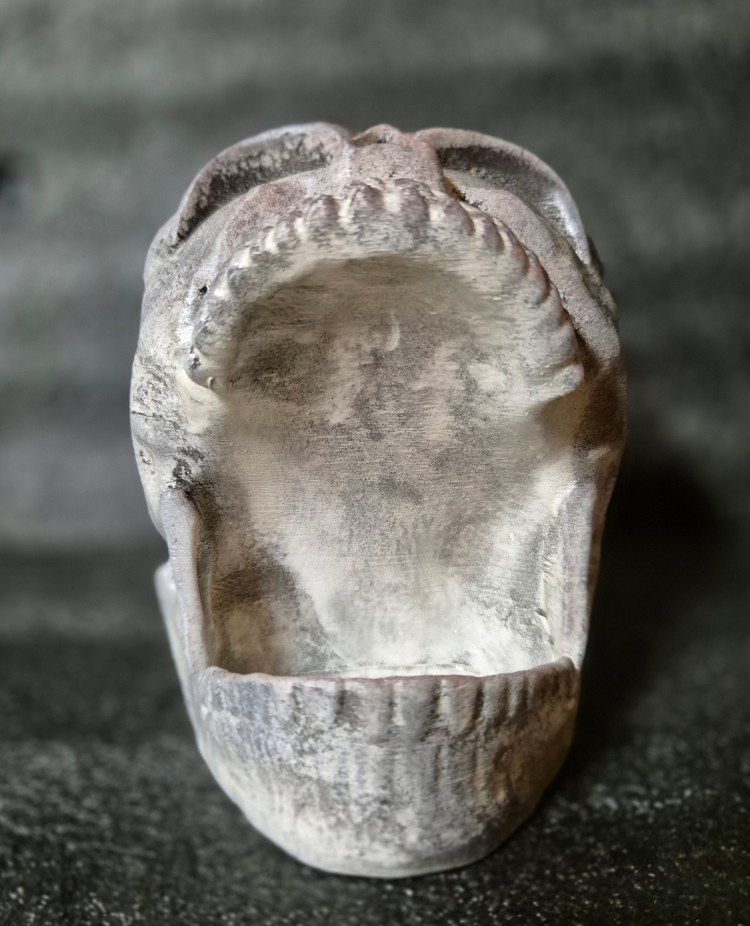 Skull Controller Stand - 3D Printed Gothic Accessory for PS, Xbox, Nintendo, etc.