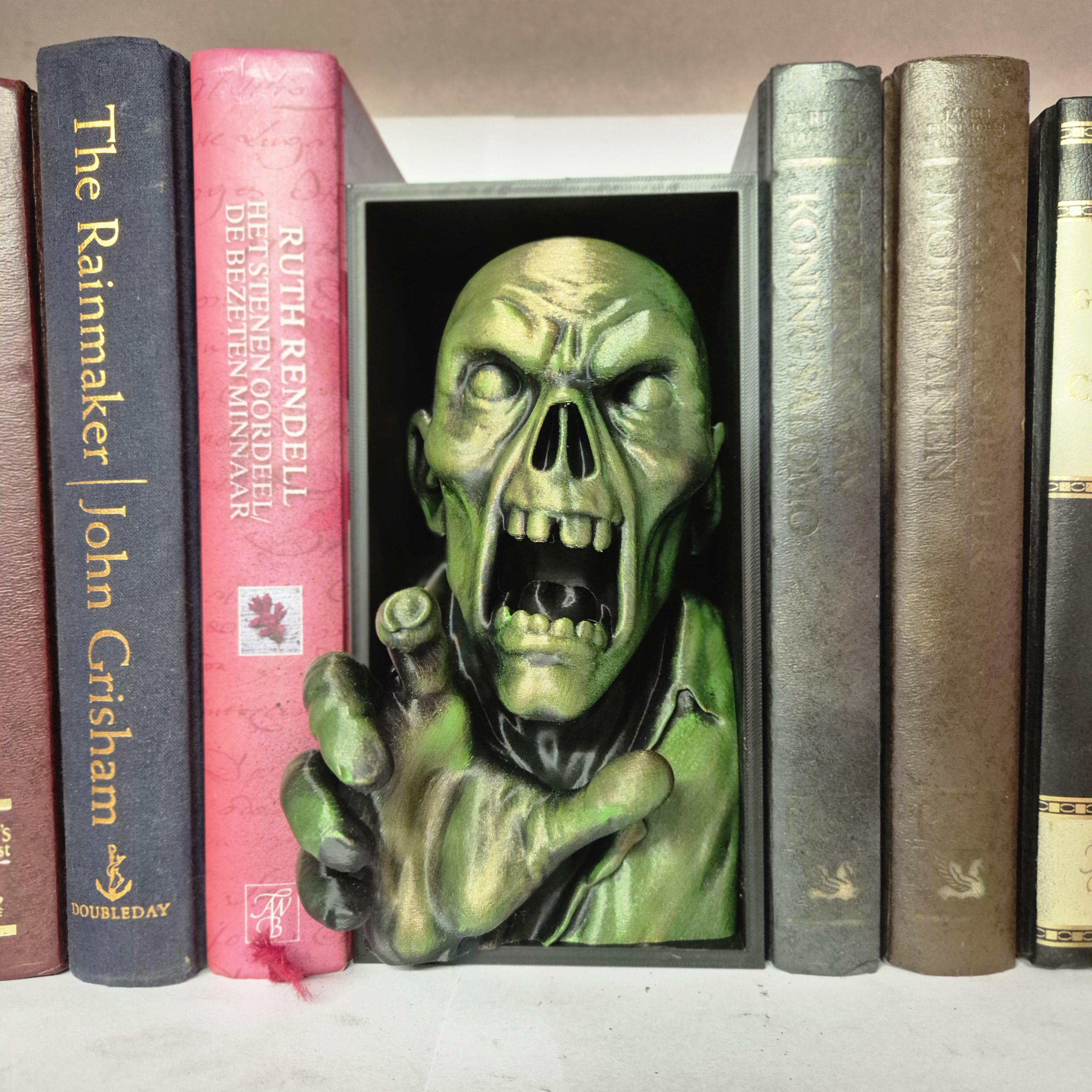 Zombie Book Nook - 3D Printed walking dead for Fantasy Bookshelves