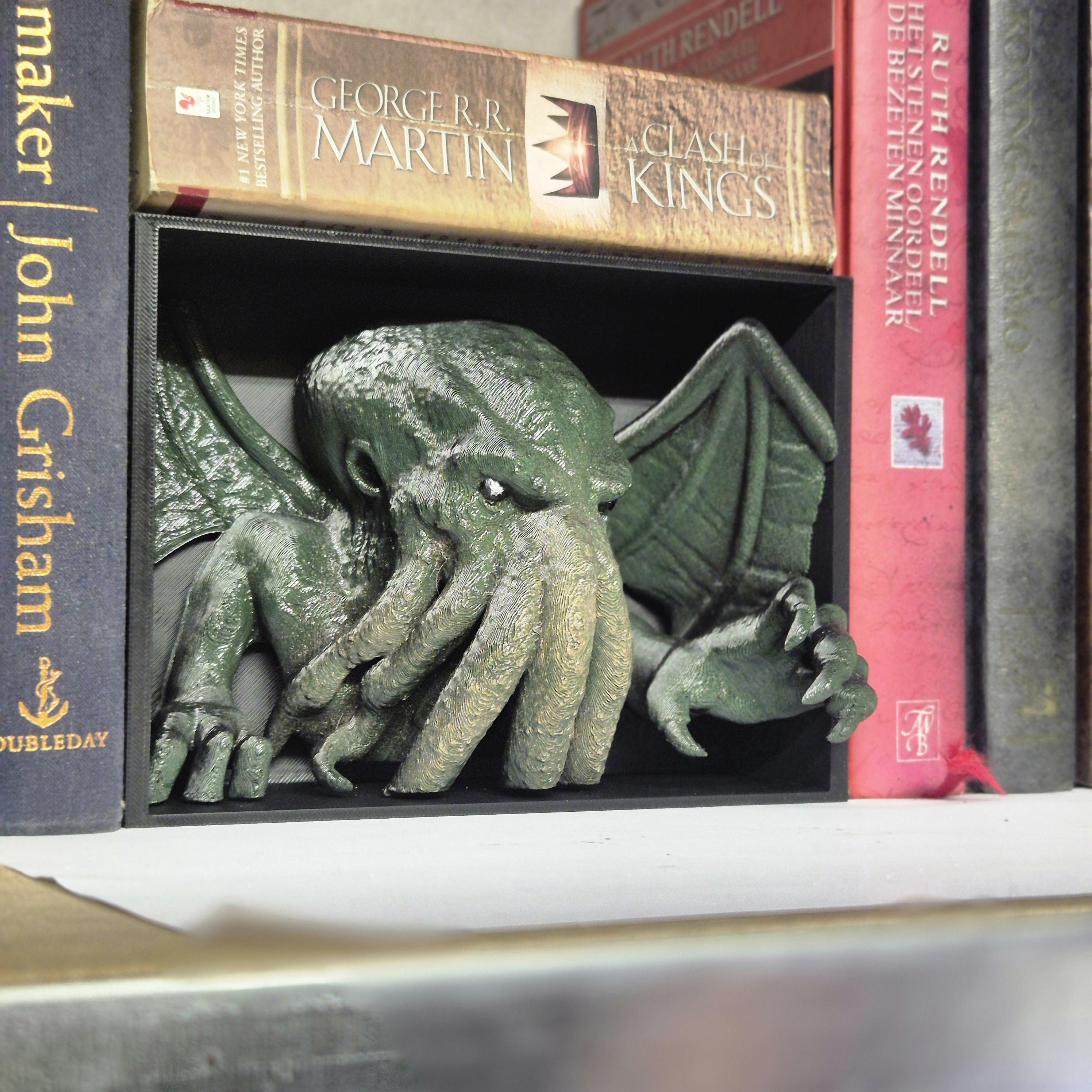 Book nook cthulhu - bookshelf fantasy decor