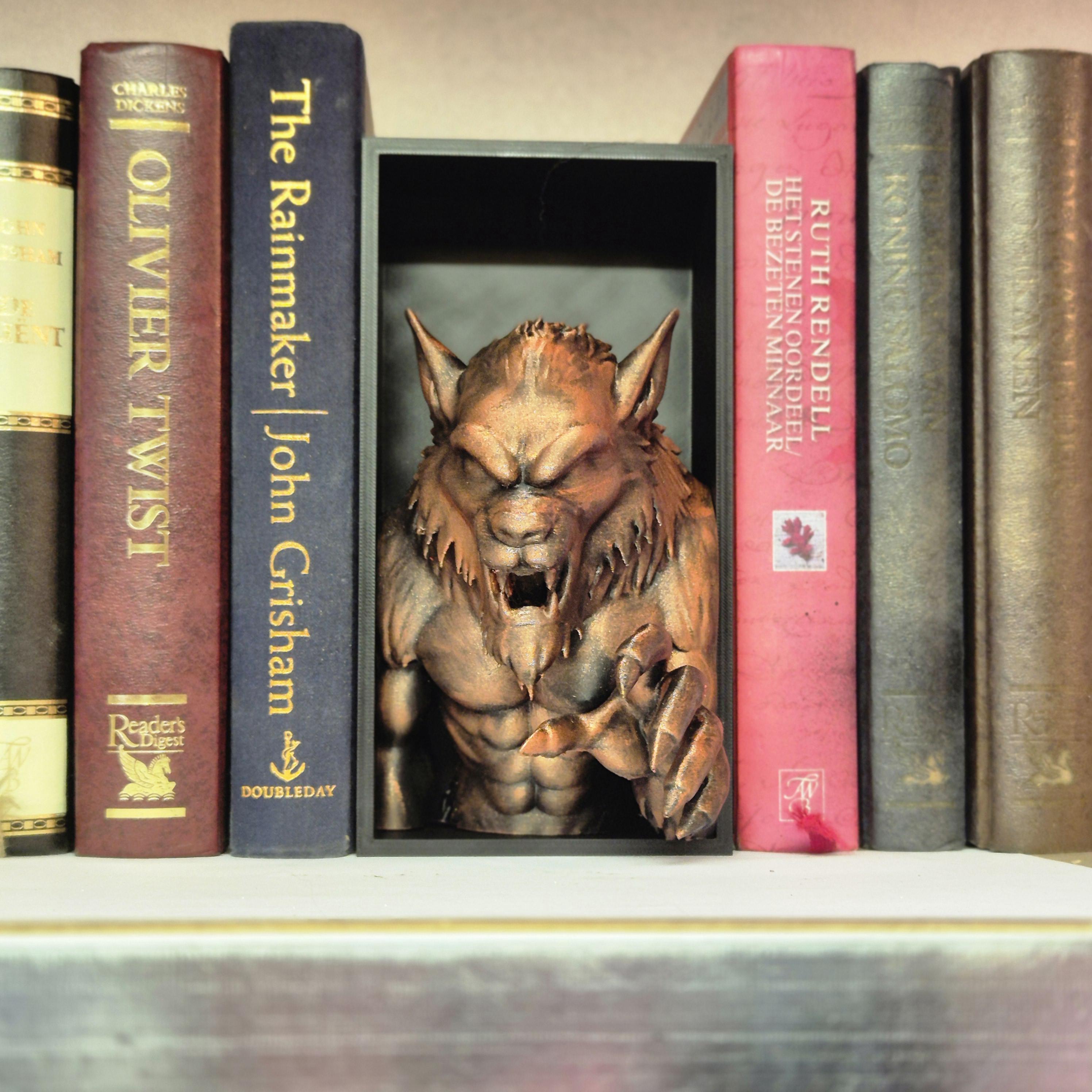 Book nook werewolf bronze - bookshelf fantasy decor