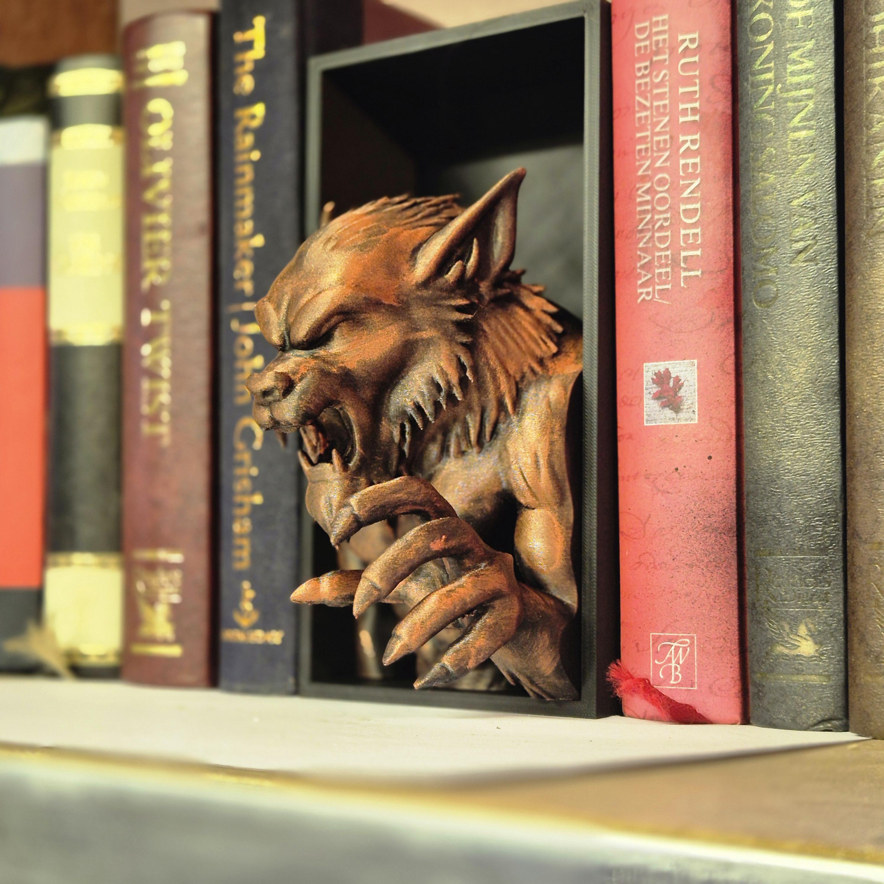 Book nook werewolf bronze - bookshelf fantasy decor
