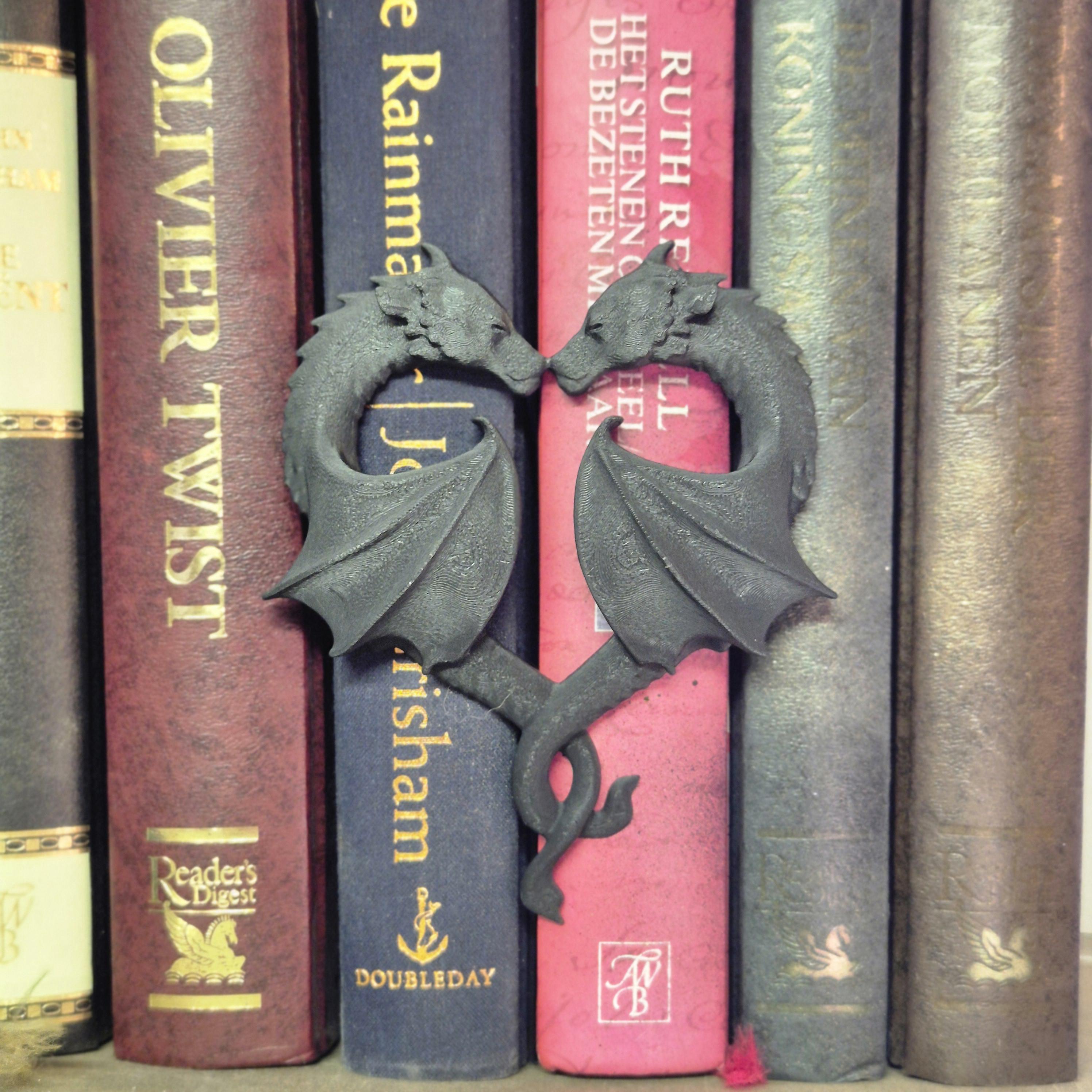 Dragon black Heart book decor - Dragons Forming a Heart - Unique Bookshelf decor for forthwing onyxstorm fans