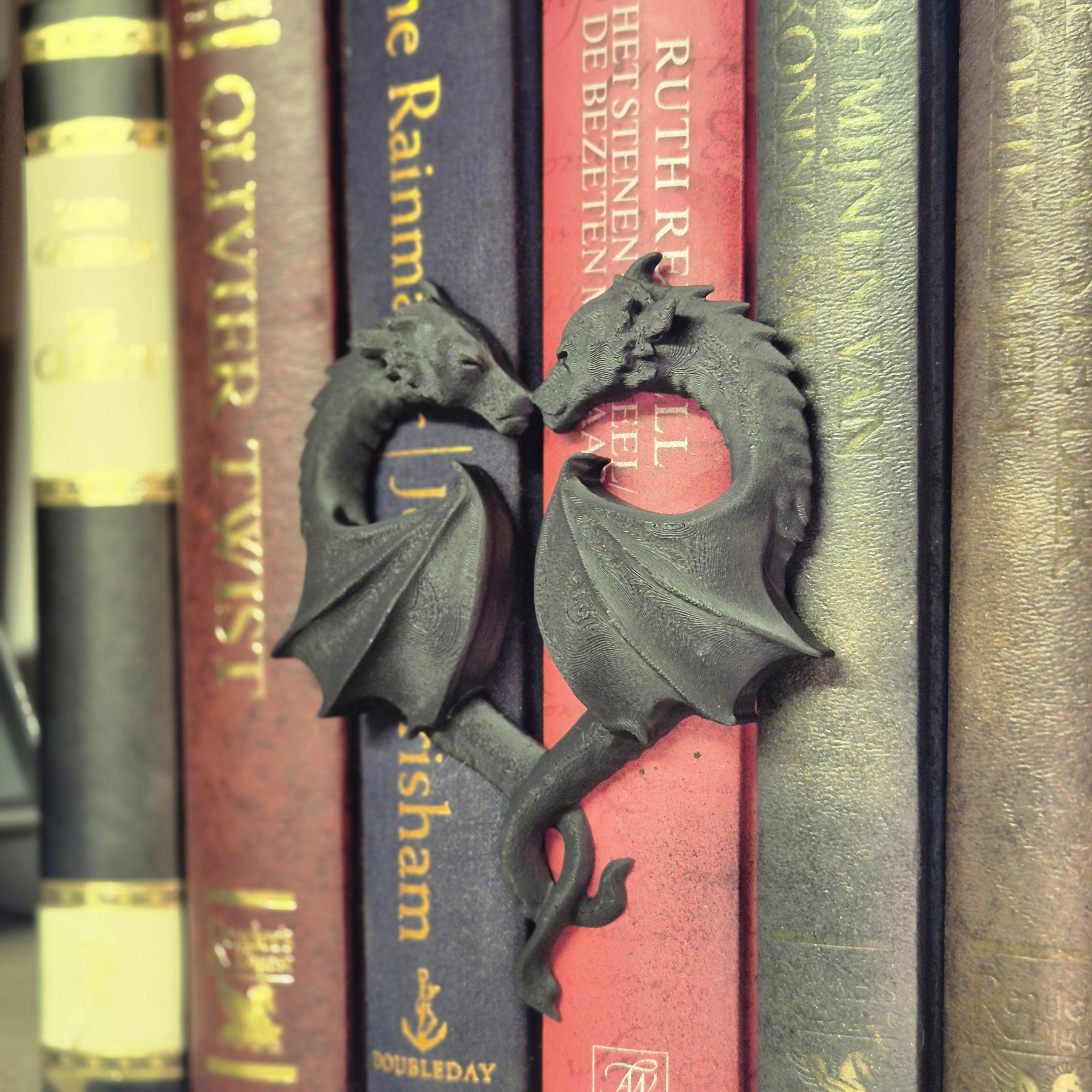 Dragon black Heart book decor - Dragons Forming a Heart - Unique Bookshelf decor for forthwing onyxstorm fans